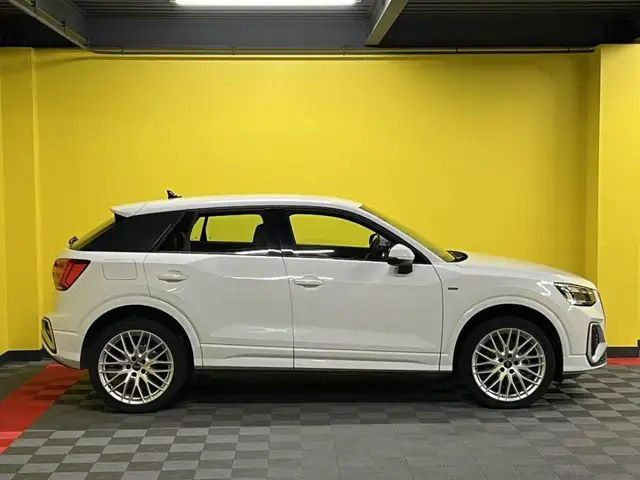 Audi Q2 view 2