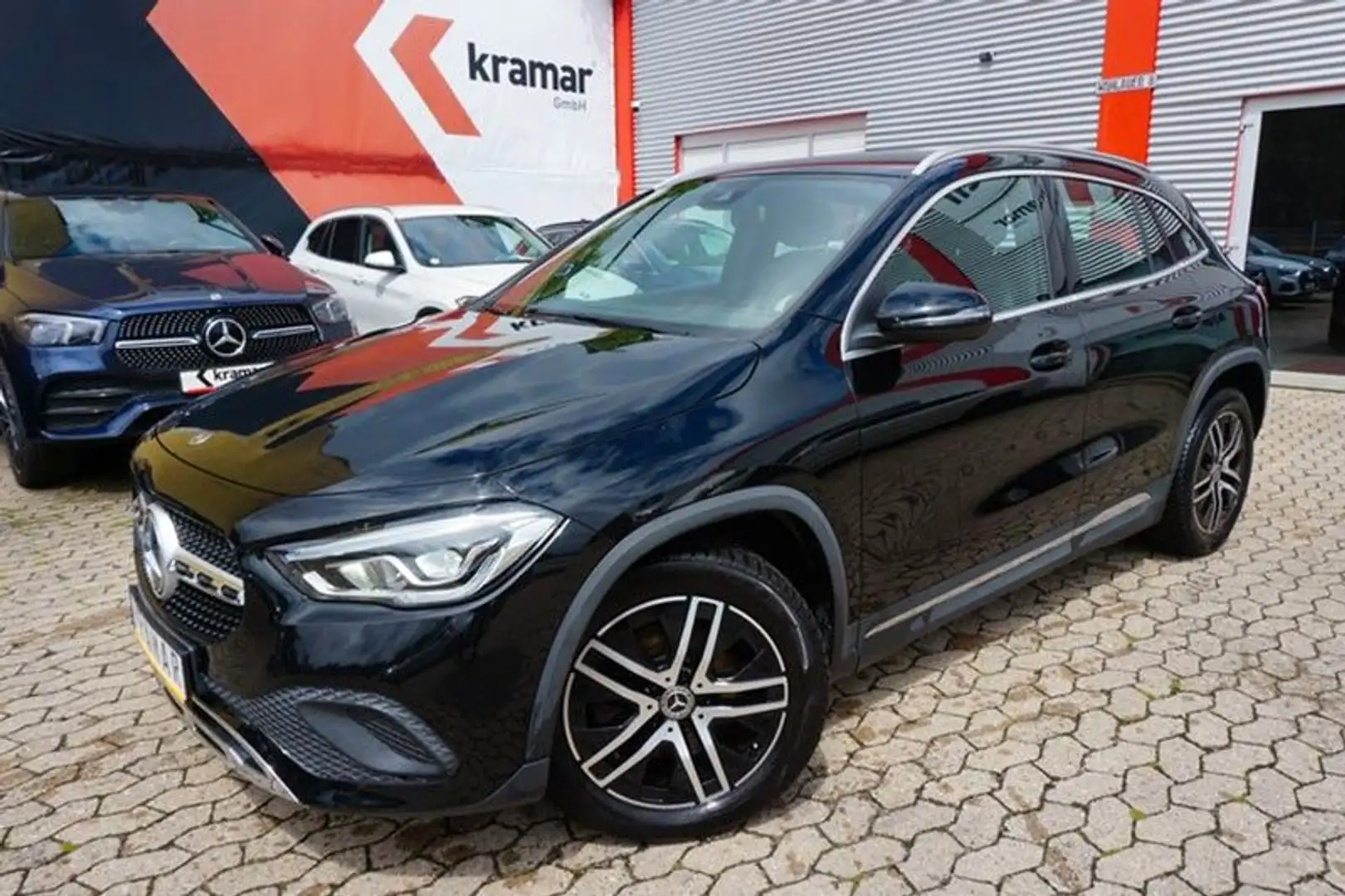Mercedes-Benz GLA 220 d 4Matic DCT 8G-Tronic Progressive Kamera Schwarz - 1