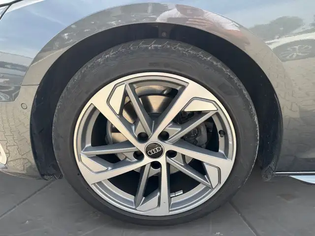 Audi A4 view 15
