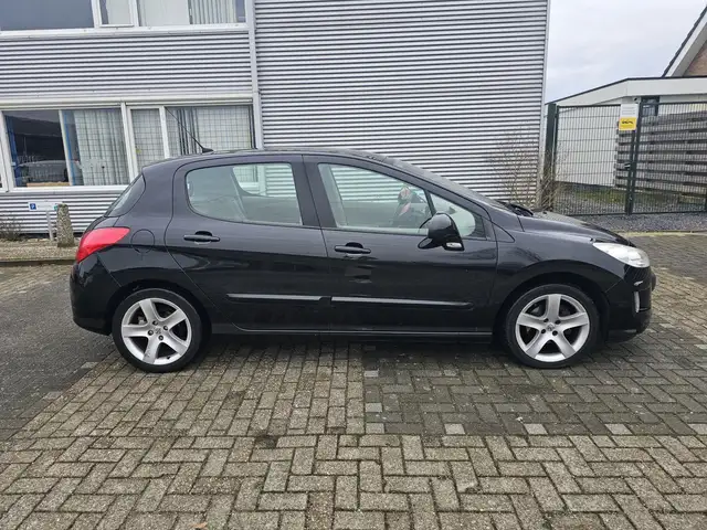 Peugeot 308 view 8
