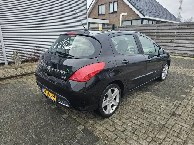 Peugeot 308 view 4