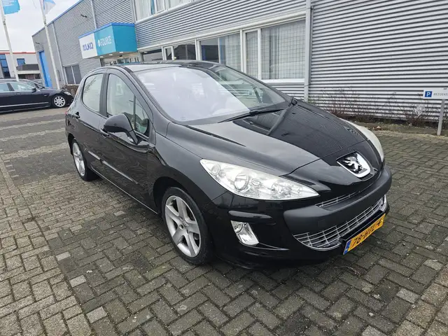 Peugeot 308 view 2