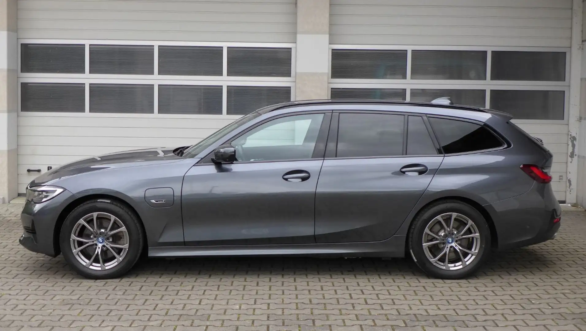 BMW 320 eTouring Sport Line/360°Kamera/ACC/HiFi/+++ Gris - 2