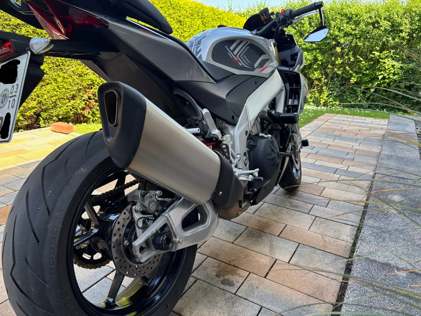 Aprilia Tuono V4 Silber - 2