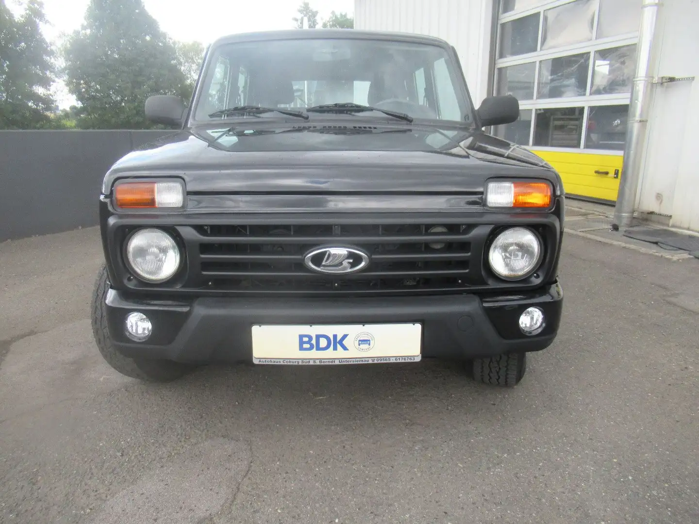 Lada Niva URBAN 4x4 lang 5-türig GAS KLIMA RADIO DOTZ Schwarz - 2