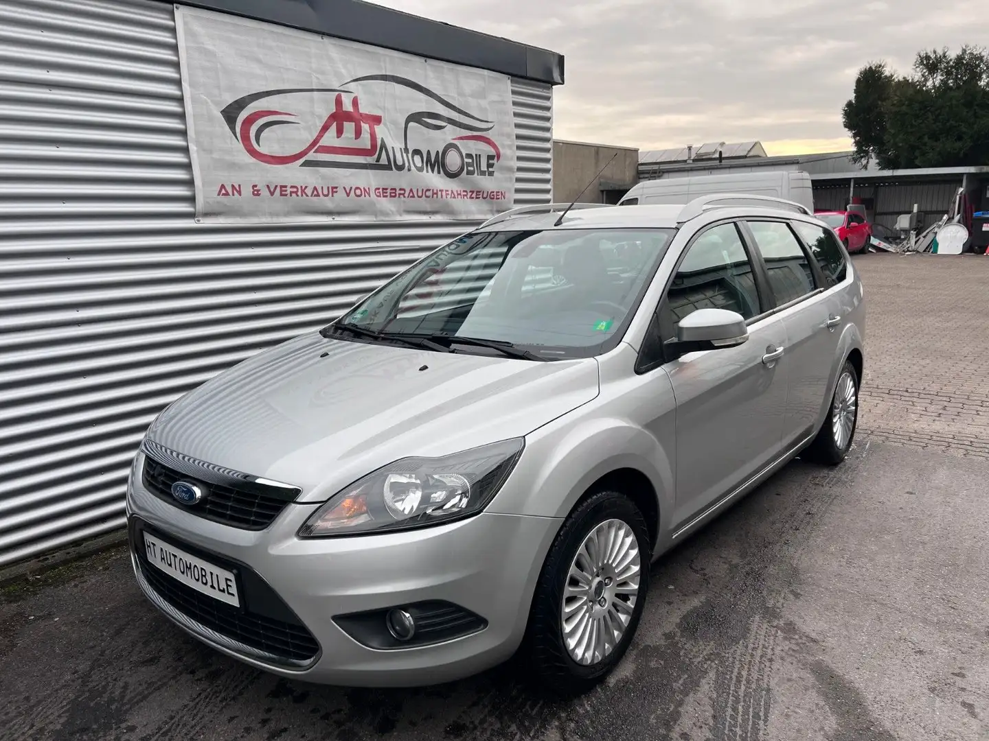 Ford Focus 1,8 KLIMAAUTOMATIC/SITZHEIZUNG Silber - 2