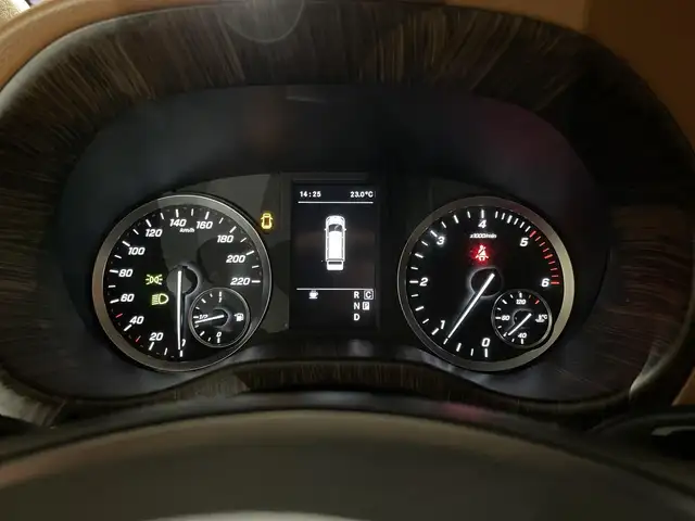 Mercedes-Benz Vito view 2