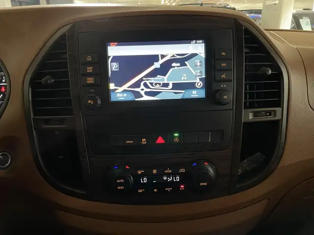Mercedes-Benz Vito view 3
