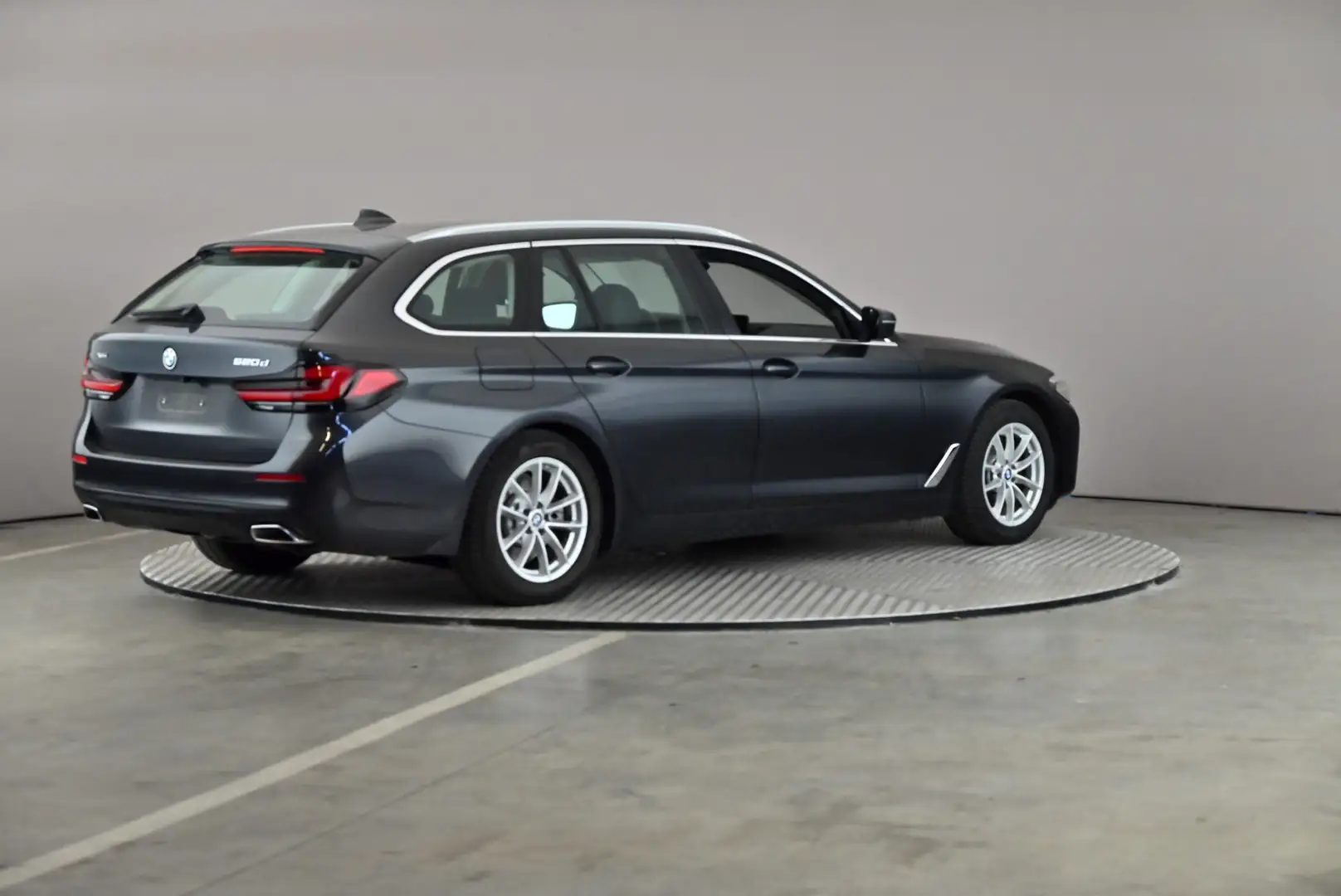 BMW 520 5 Touring 520dA xDrive Business LEDER/CUIR LED GPS Gris - 2