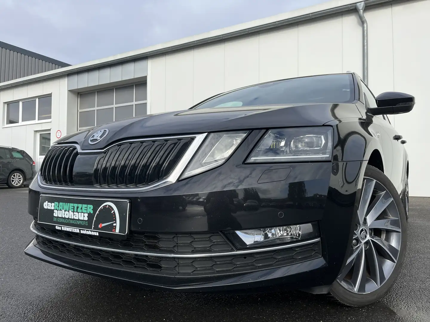 Skoda Octavia Combi 2.0 TDI DSG Laurin & Klement 119€ m. 20% A Schwarz - 1