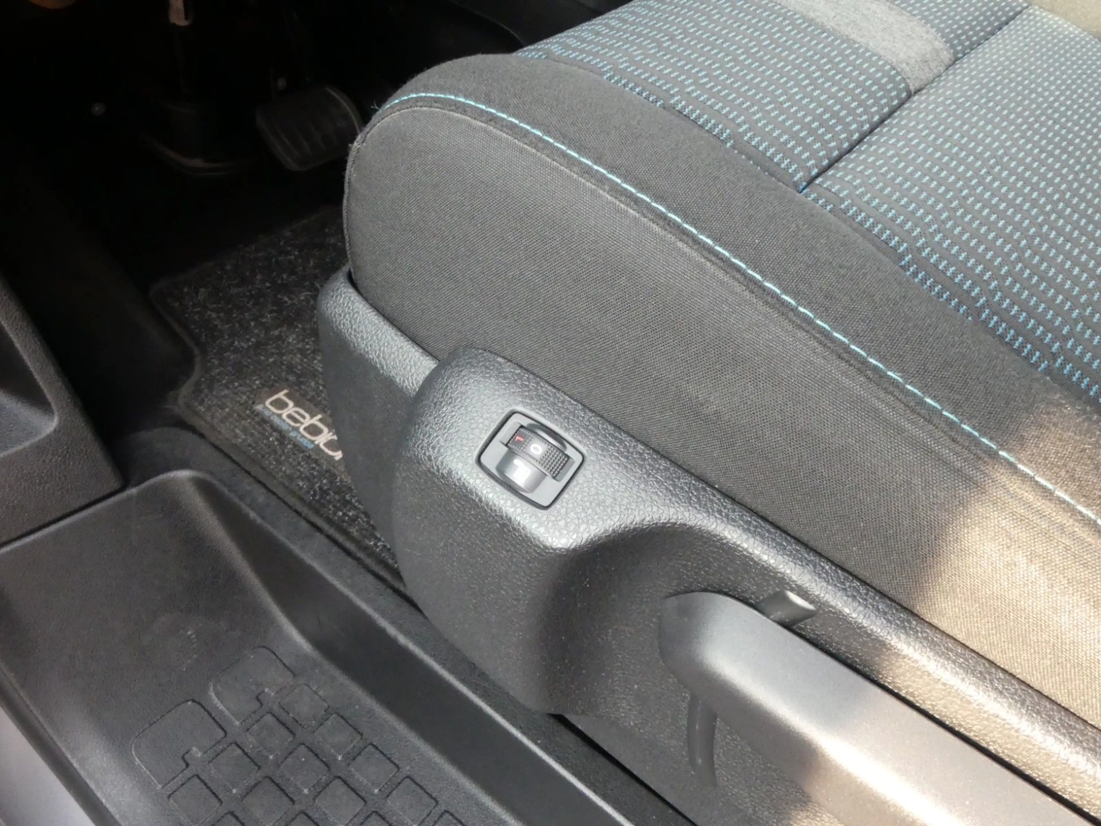 Peugeot Expert Traveller Active 8 Sitze | Navi | CAM | HuD |AHK — photo 11