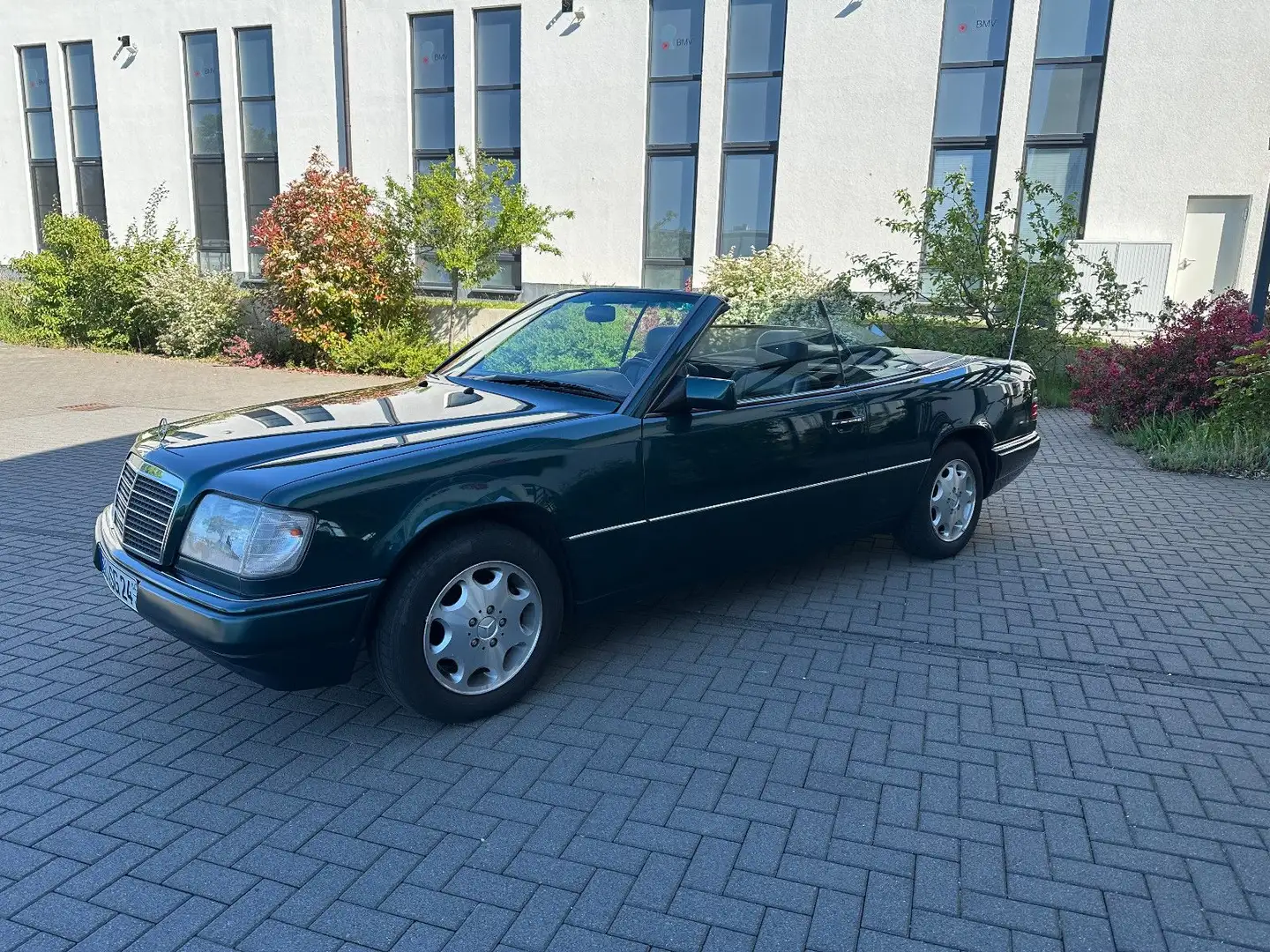 Mercedes-Benz E 200 Cabrio Automatik/150.260 KM Verde - 1