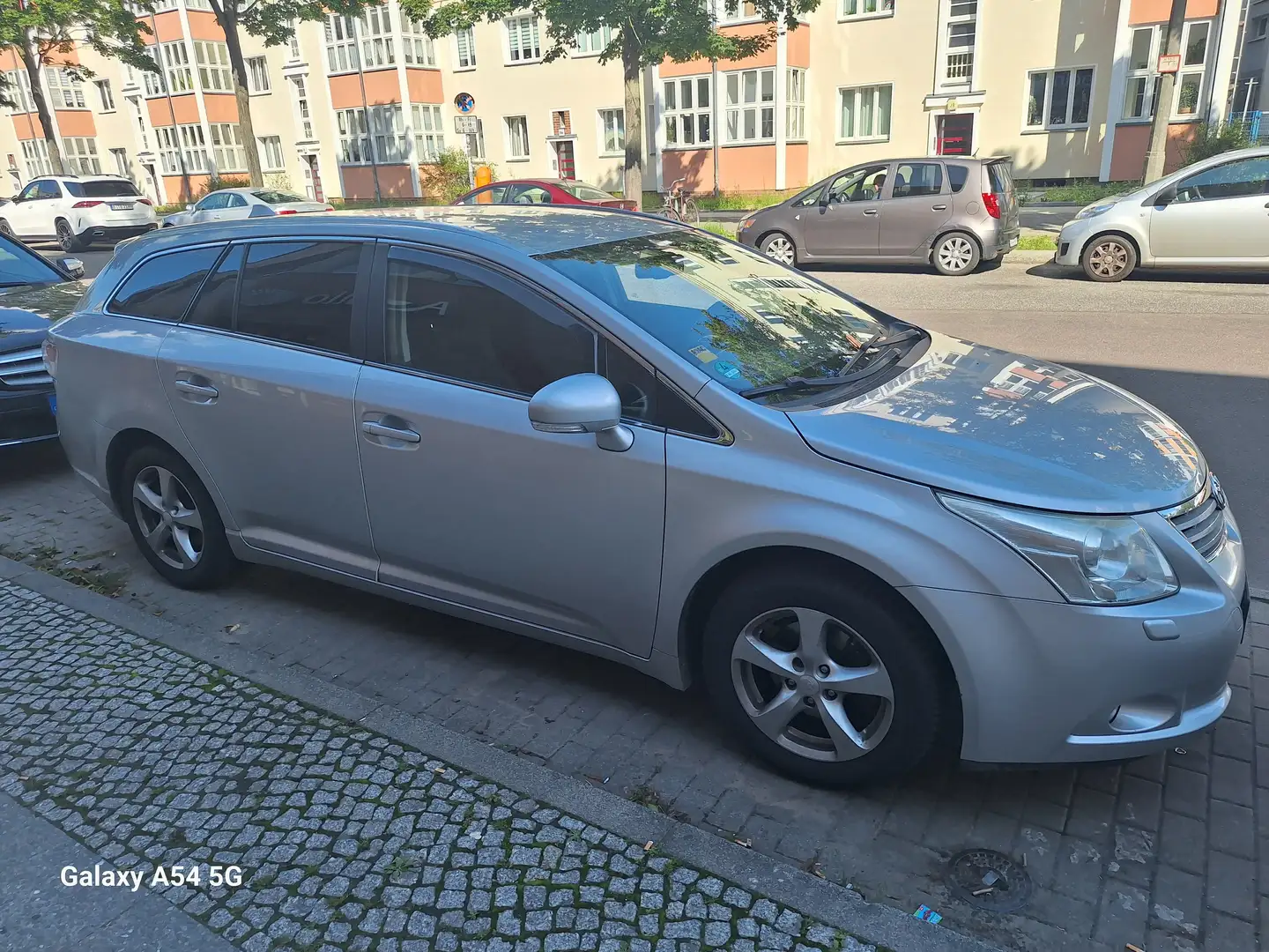 Toyota Avensis Avensis Combi 1.8 Executive Silber - 1
