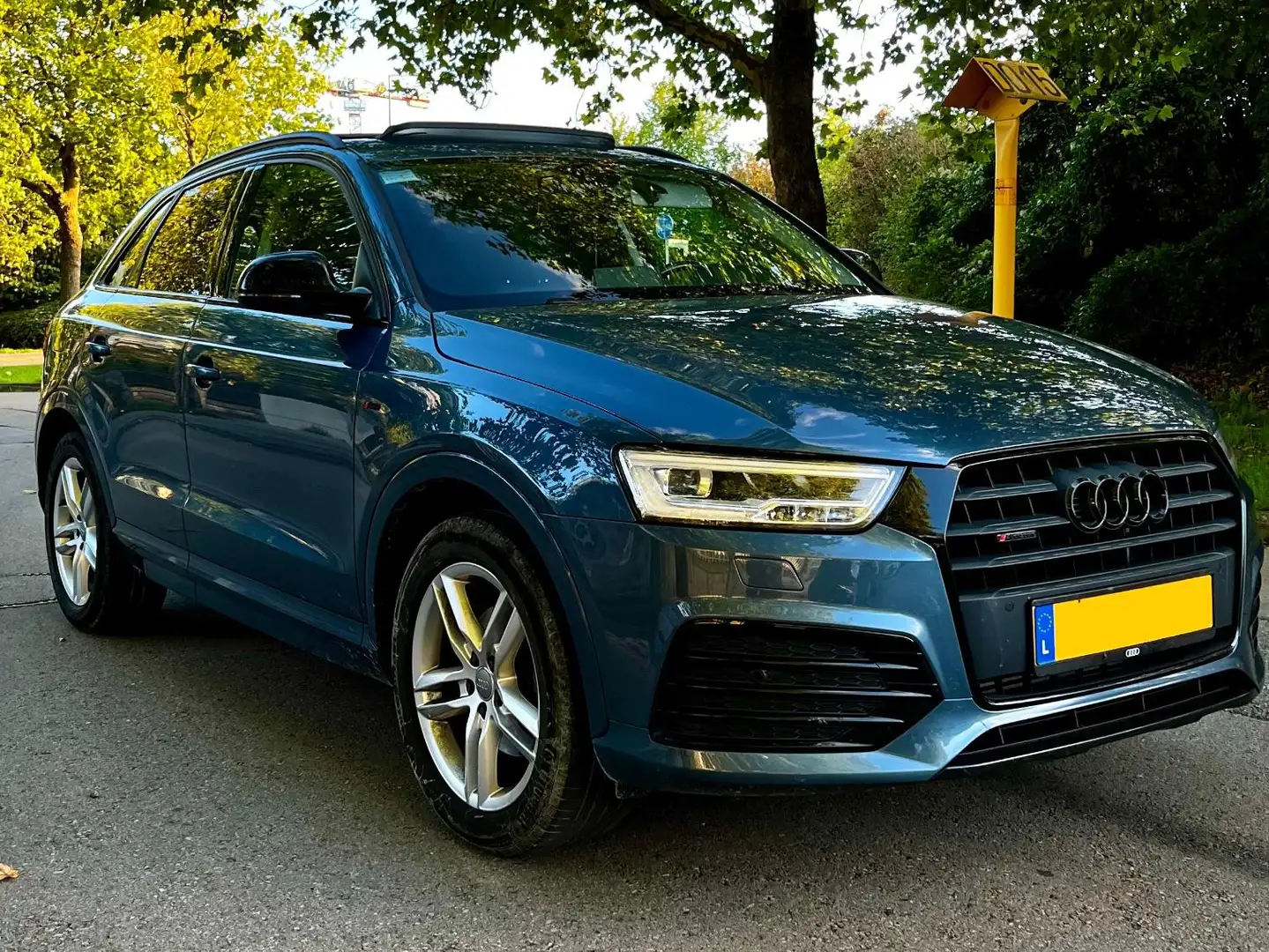Audi Q3 Q3 2.0 TFSI quattro S tronic sport Bleu - 1