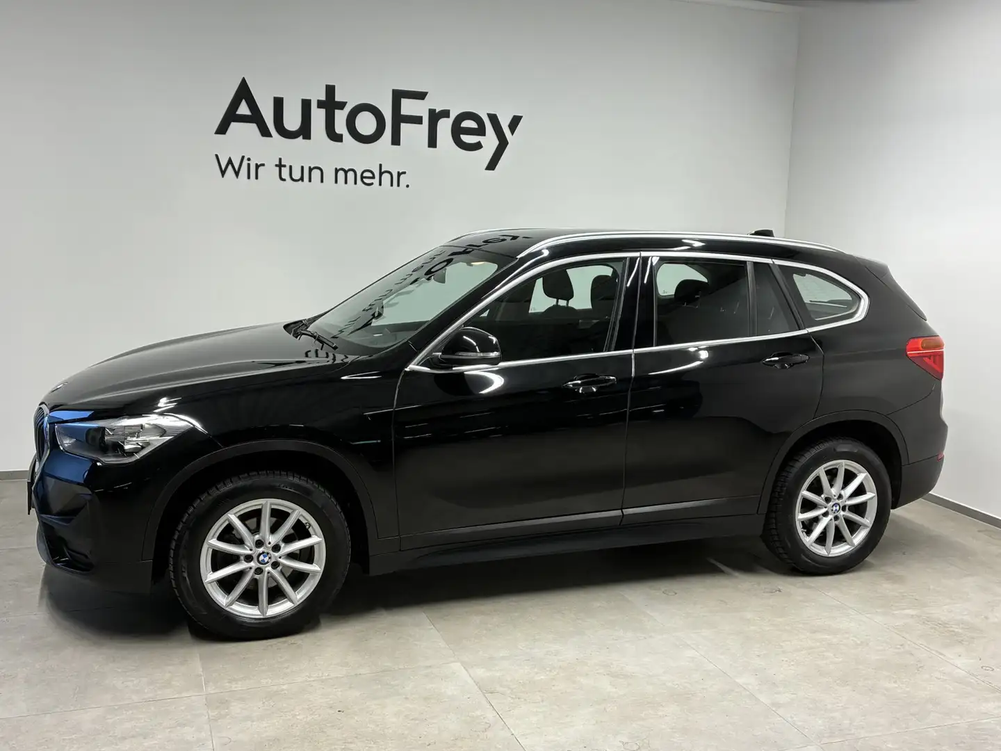 BMW X1 sDrive16d Schwarz - 2