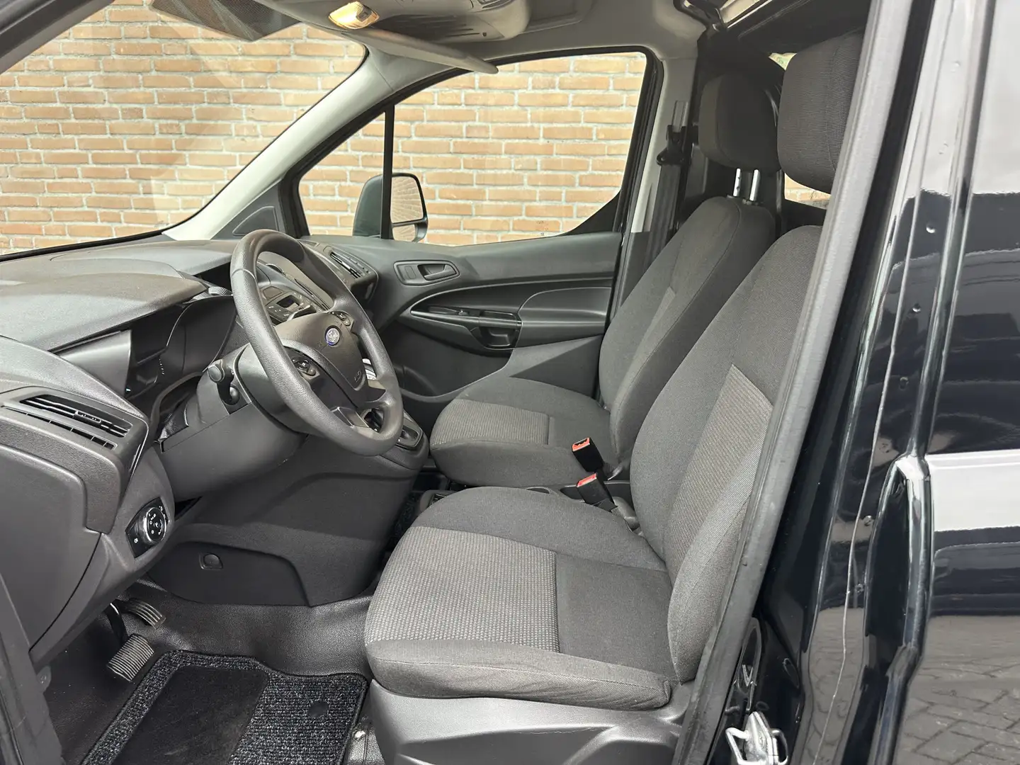 Ford Transit Connect 1.5TDCI 101PK Automaat / Airco / Camera / Euro6 Zwart - 2