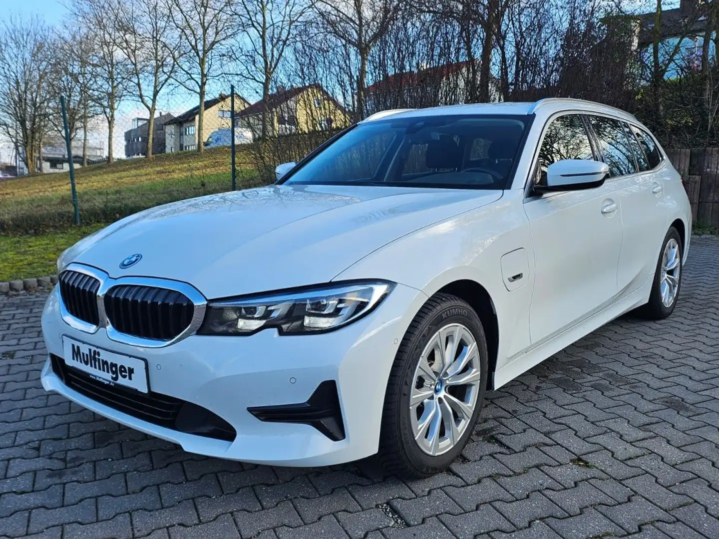 BMW 320 e T.LivePro.Kamera DAB SHZ LED AHK Lea.335,- Weiß - 2