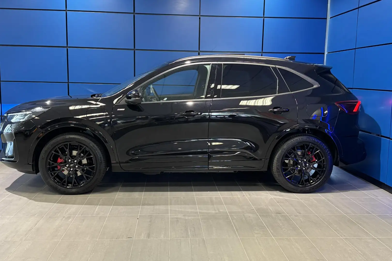 Ford Kuga 2.5 PHEV ST-Line X Black Pack uitvoering Zwart - 2