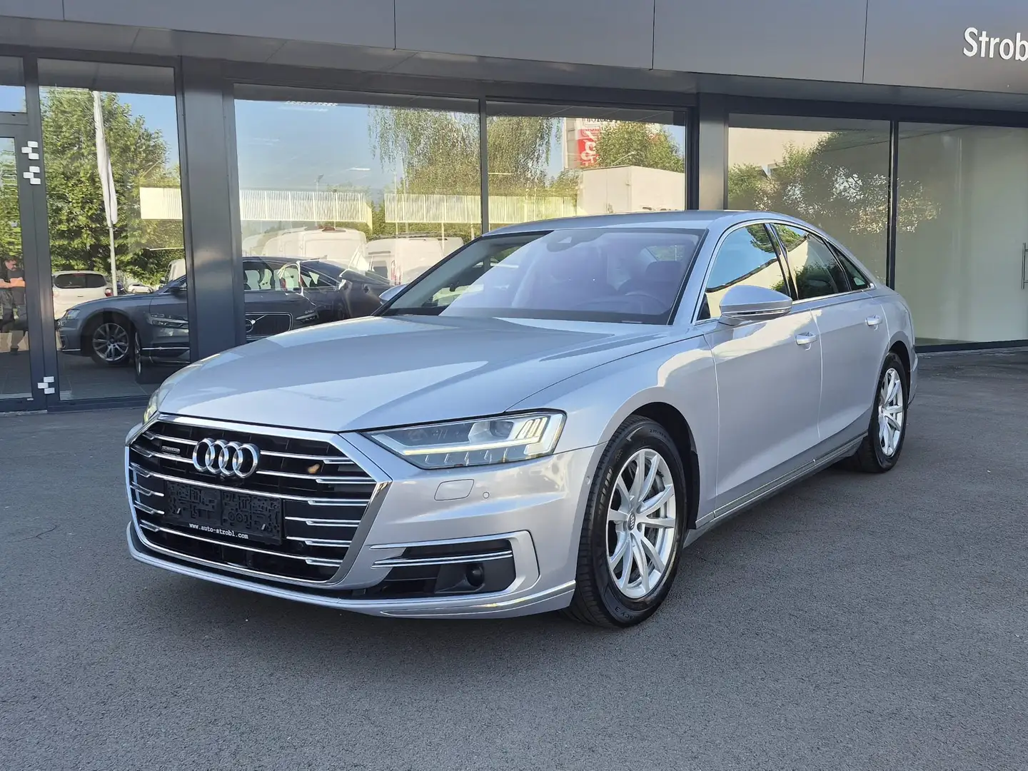 Audi A8 55 TFSI quattro Grau - 1