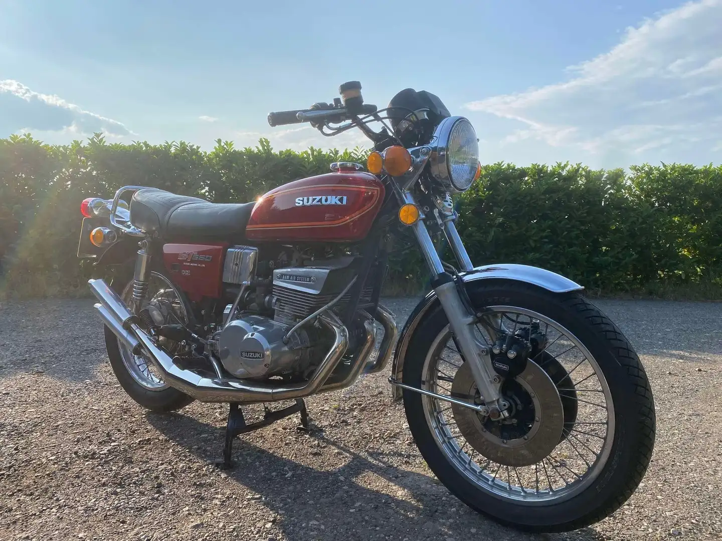 Suzuki GT 550 Rood - 1