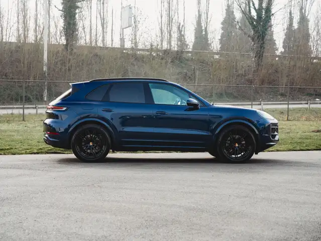 Porsche Cayenne view 7