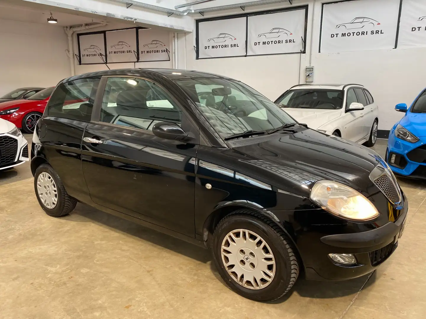 Lancia Ypsilon 1.2 16V Platino Nero - 1