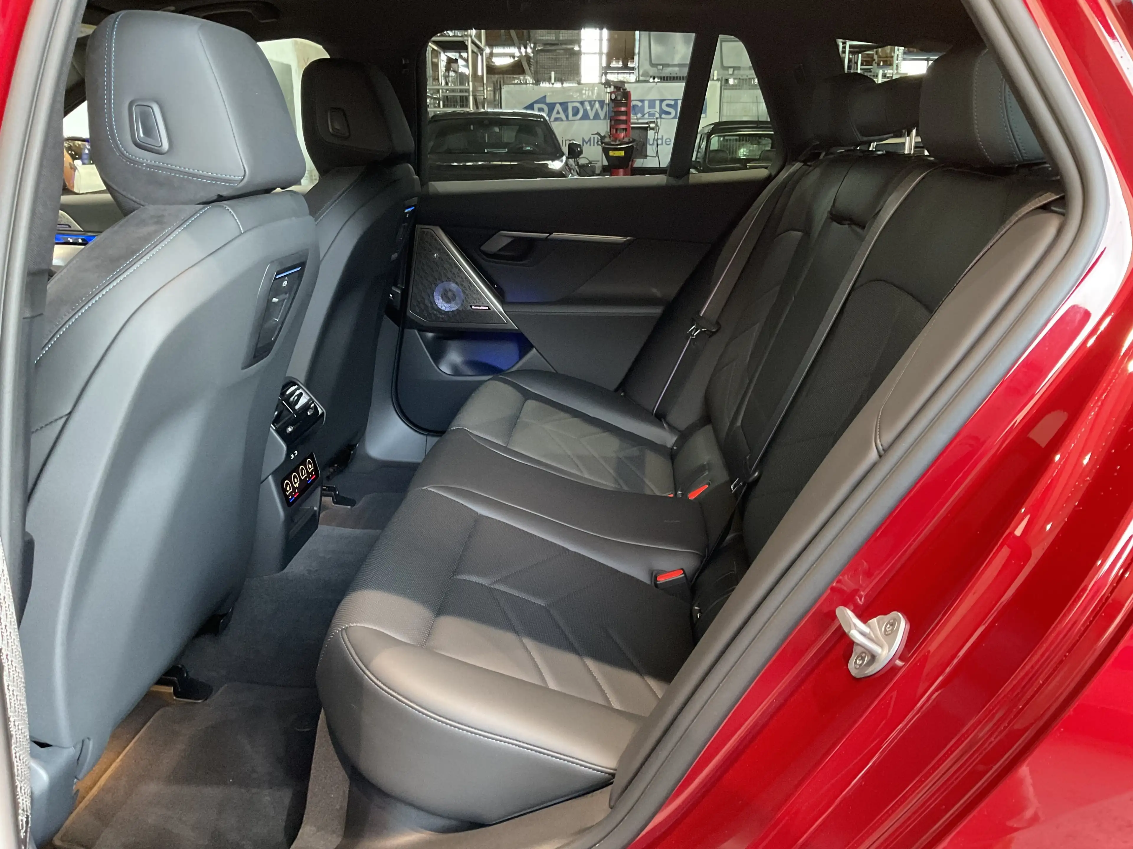 BMW i5 M60 xDrive |Glasdach |M Sportpaket Pro |Bowers & W — photo 9