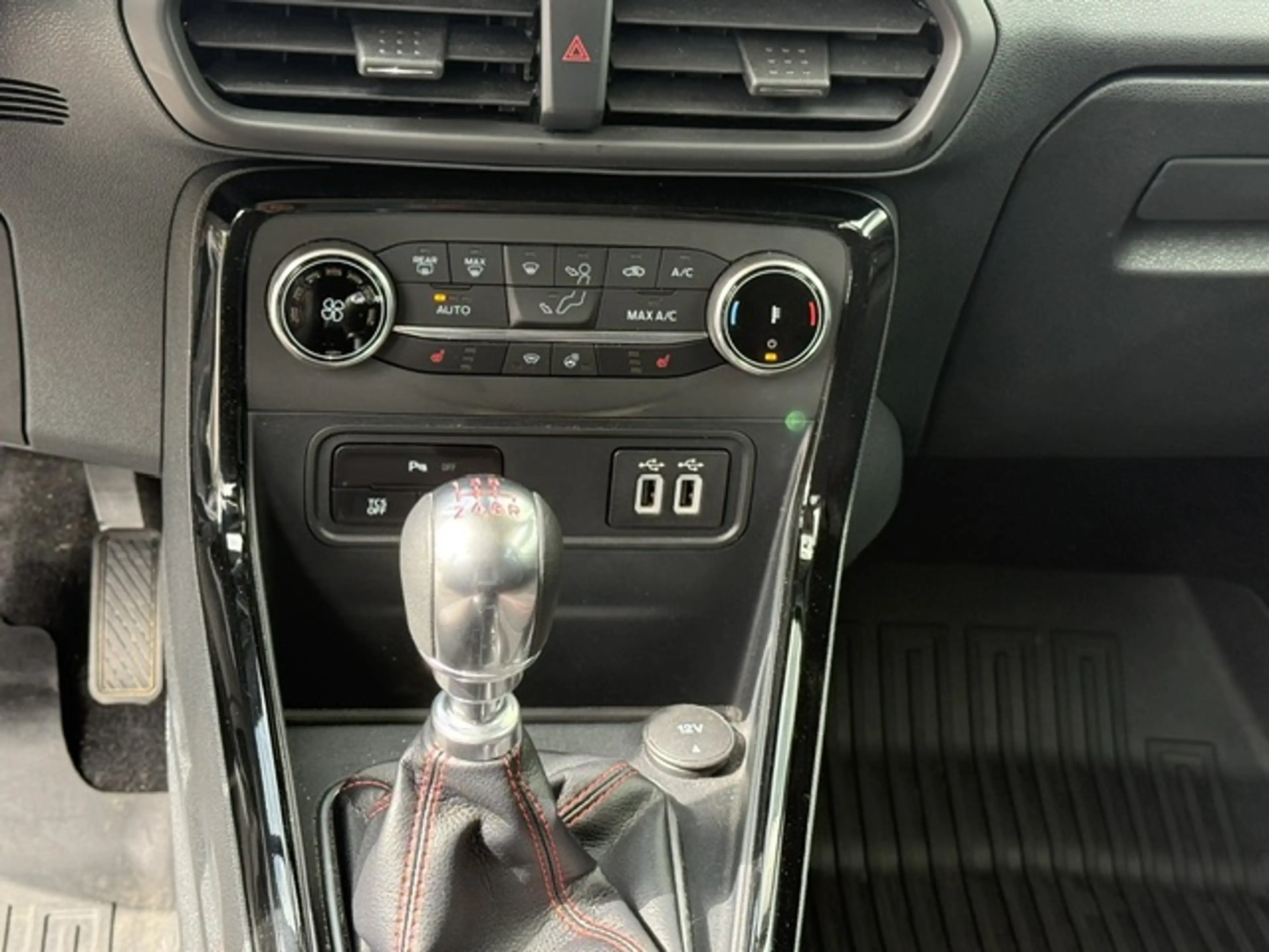 Ford EcoSport EcoSport 1,0 EcoBoost ST-Line ST-Line — photo 14