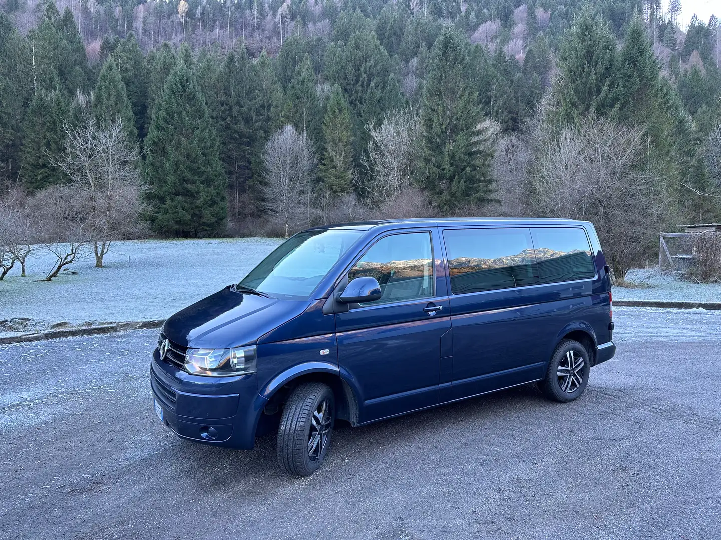 Volkswagen T5 Caravelle comfort line Bleu - 1