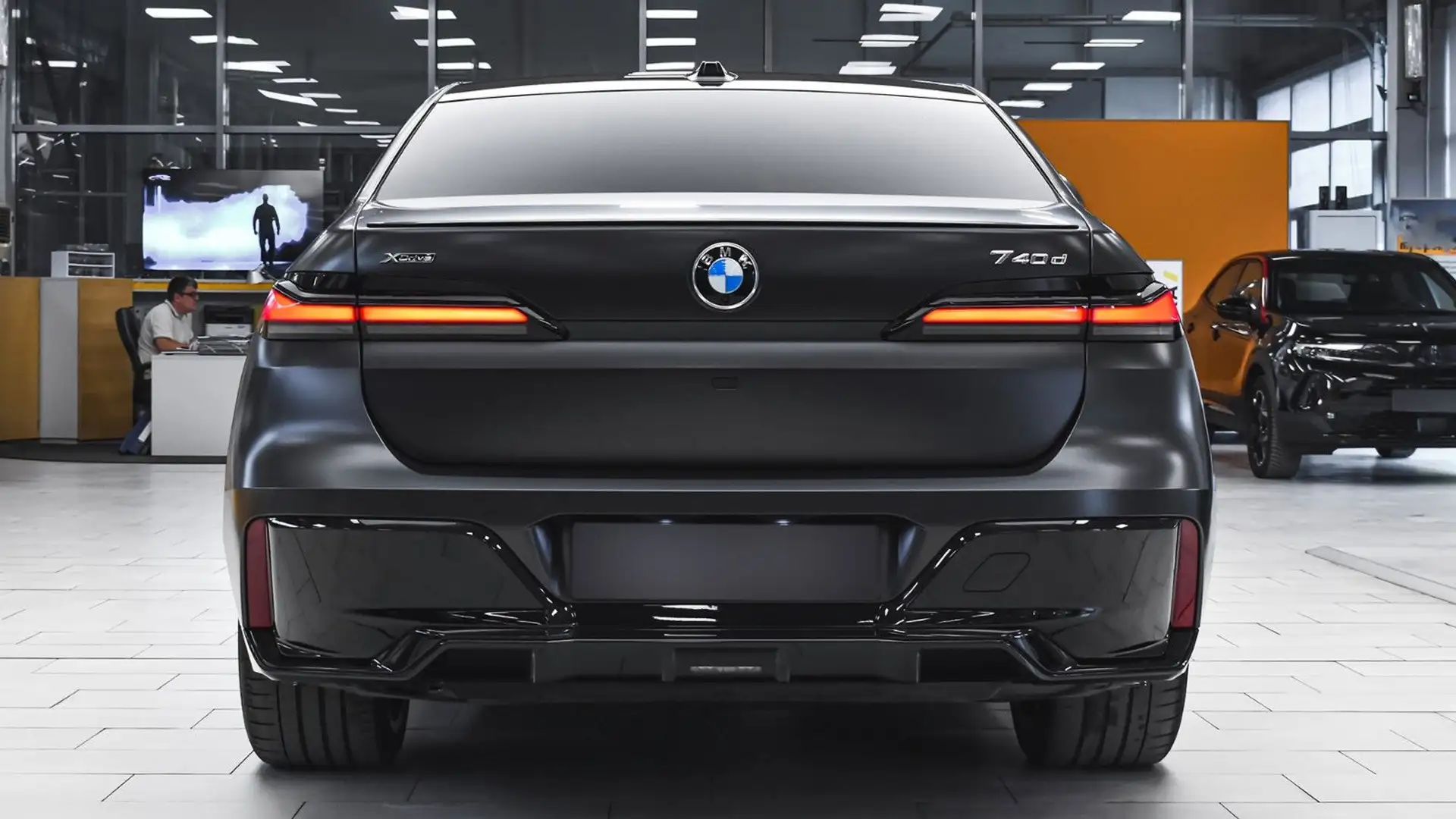 BMW 740 d xDrive M Sport Mild Hybrid Sportautomatic Grau - 2