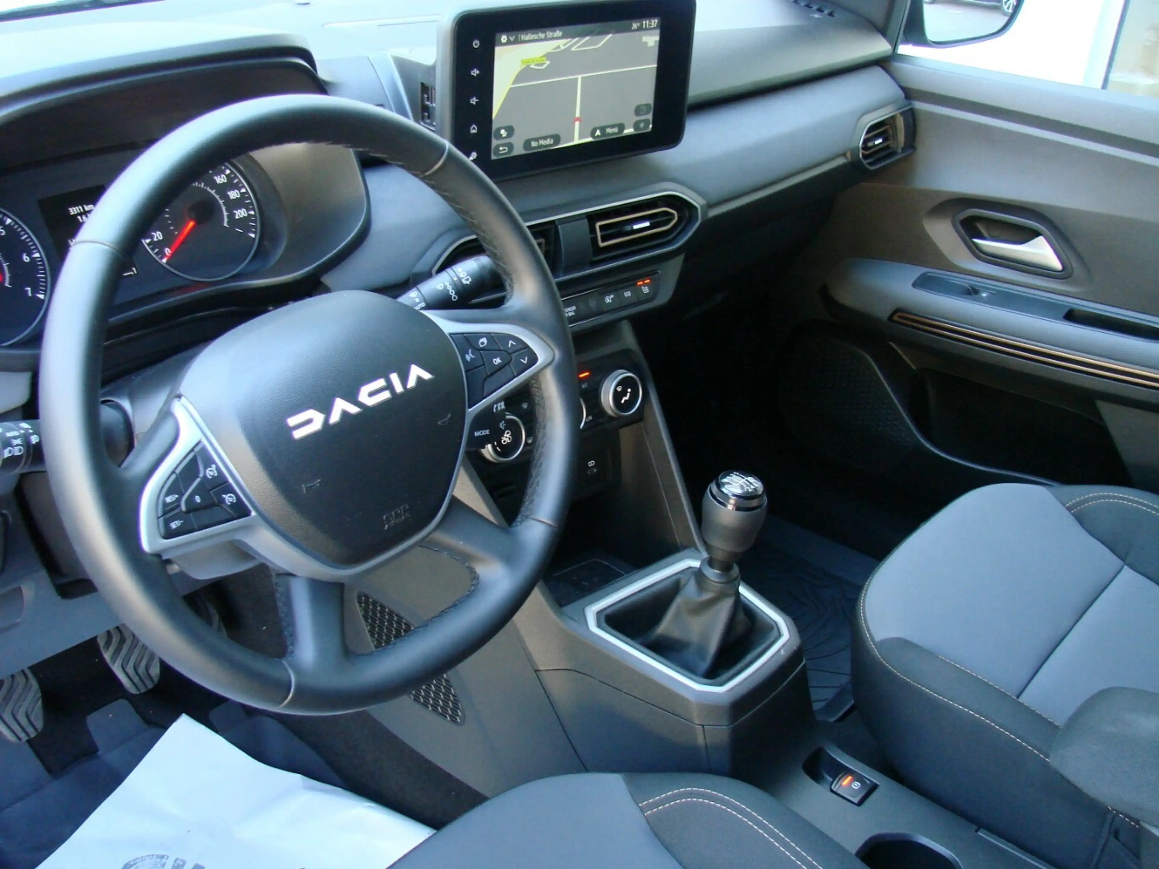 Dacia Jogger 1.0TCe Extreme LED AHK Tempomat Navi Kamera — photo 14