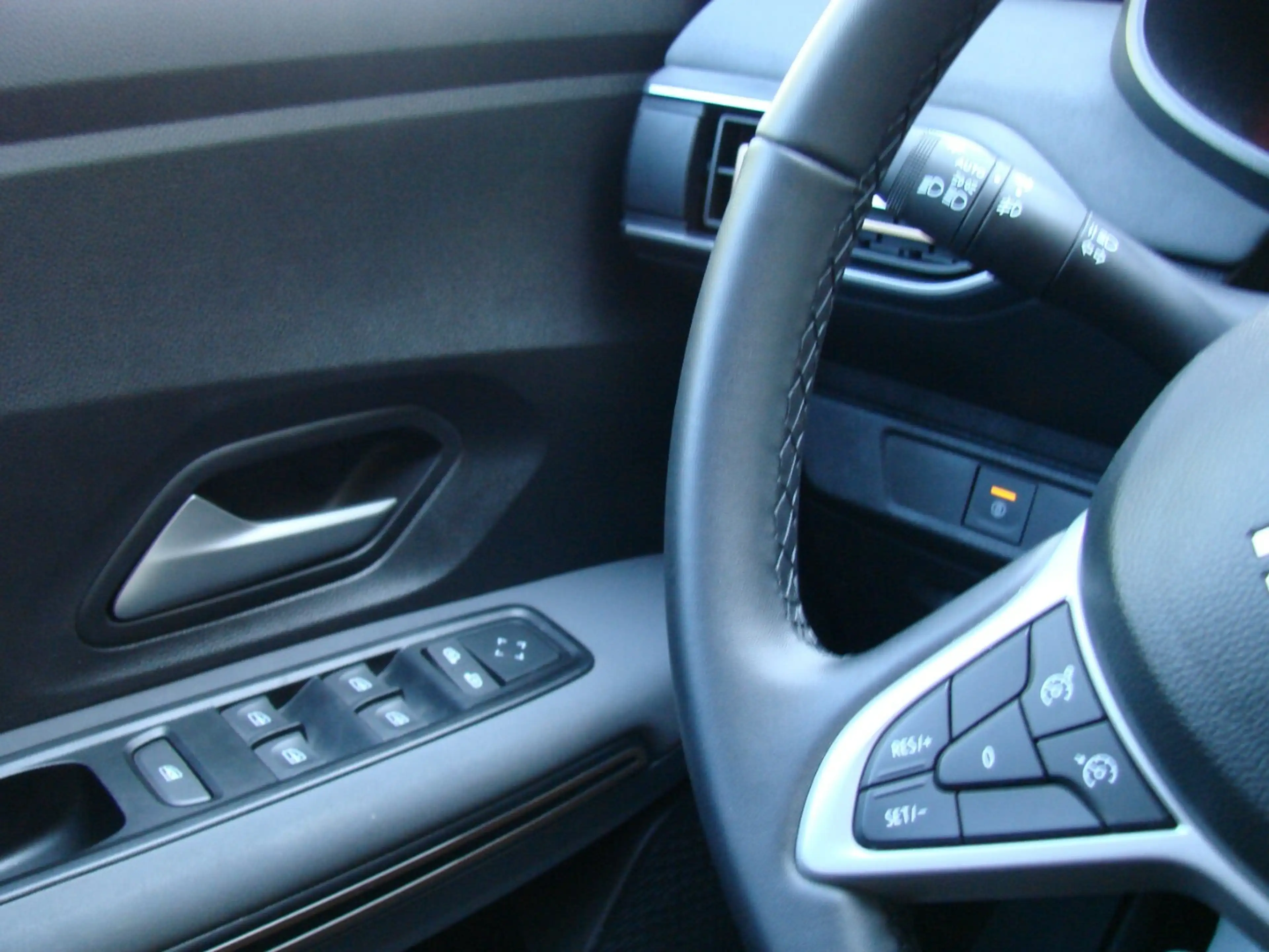 Dacia Jogger 1.0TCe Extreme LED AHK Tempomat Navi Kamera — photo 8