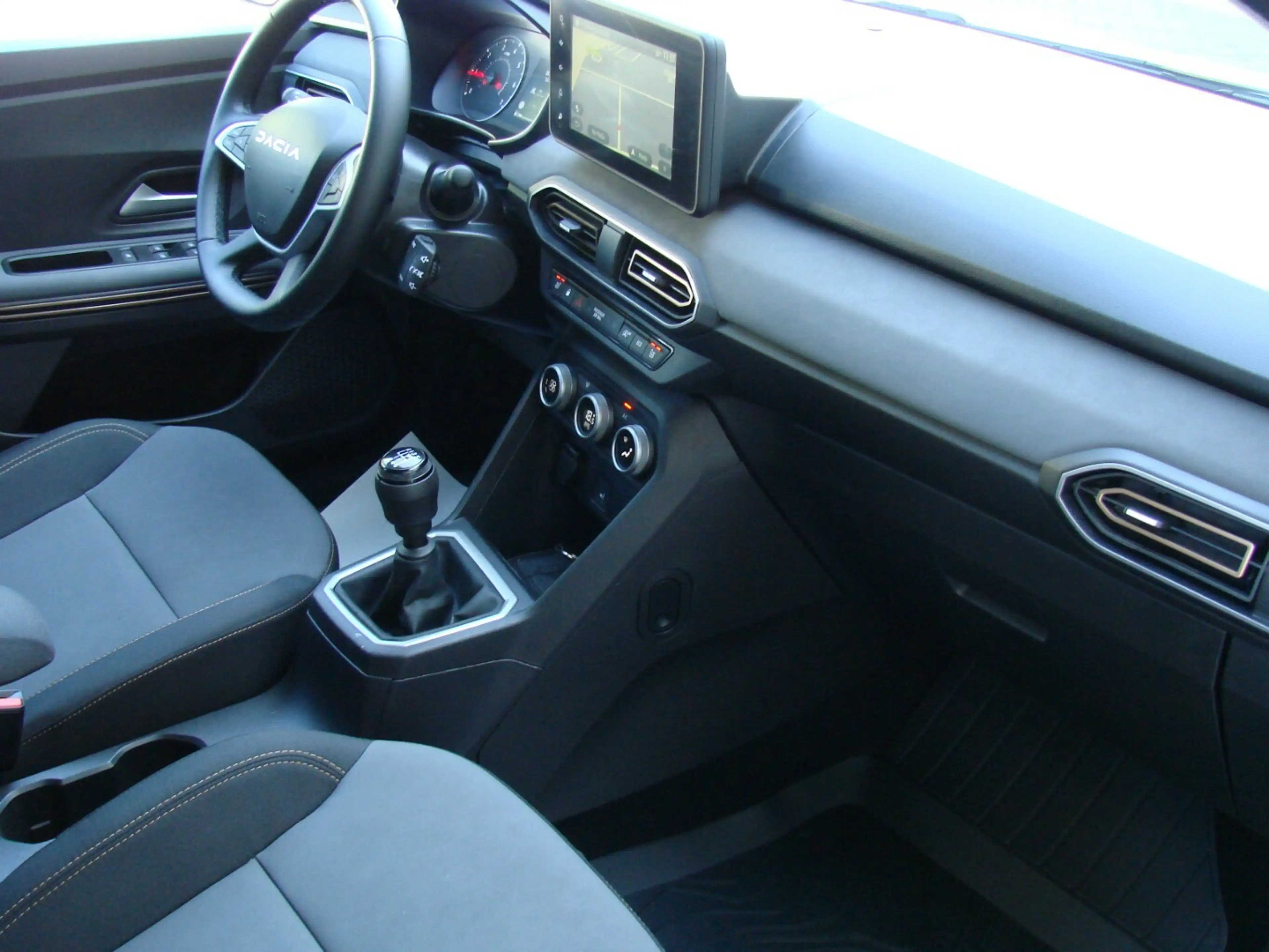 Dacia Jogger 1.0TCe Extreme LED AHK Tempomat Navi Kamera — photo 15