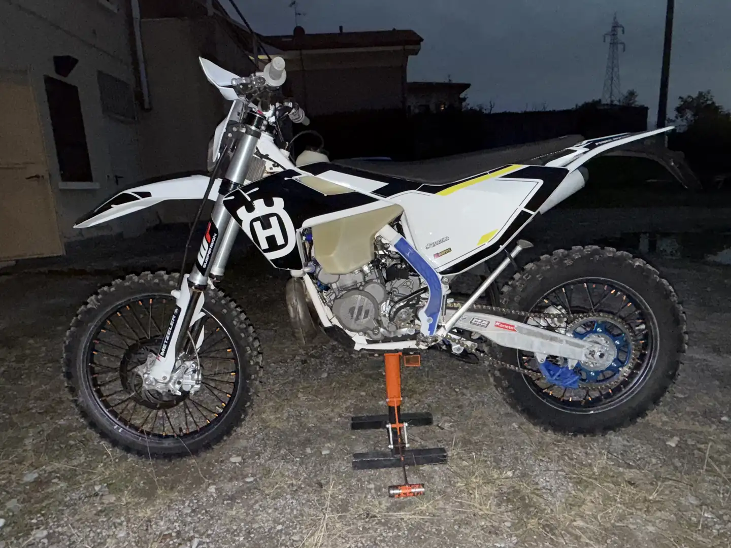 Husqvarna TE 300 300i - 1