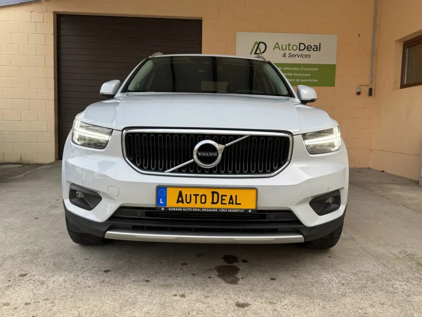 Volvo XC40 2.0 D3 MOMENTUM 150CV Blanc - 2