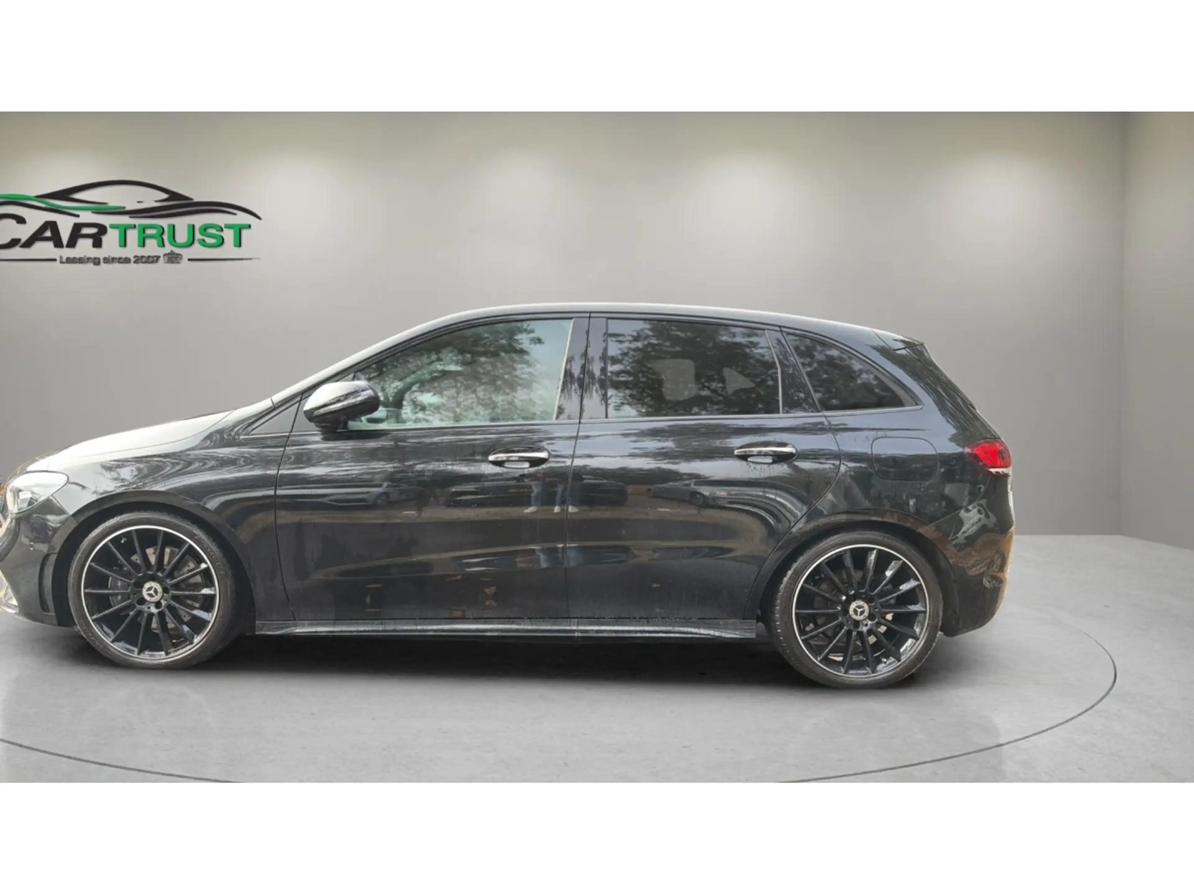 Mercedes-Benz B 220 4Matic AMG Line — photo 4