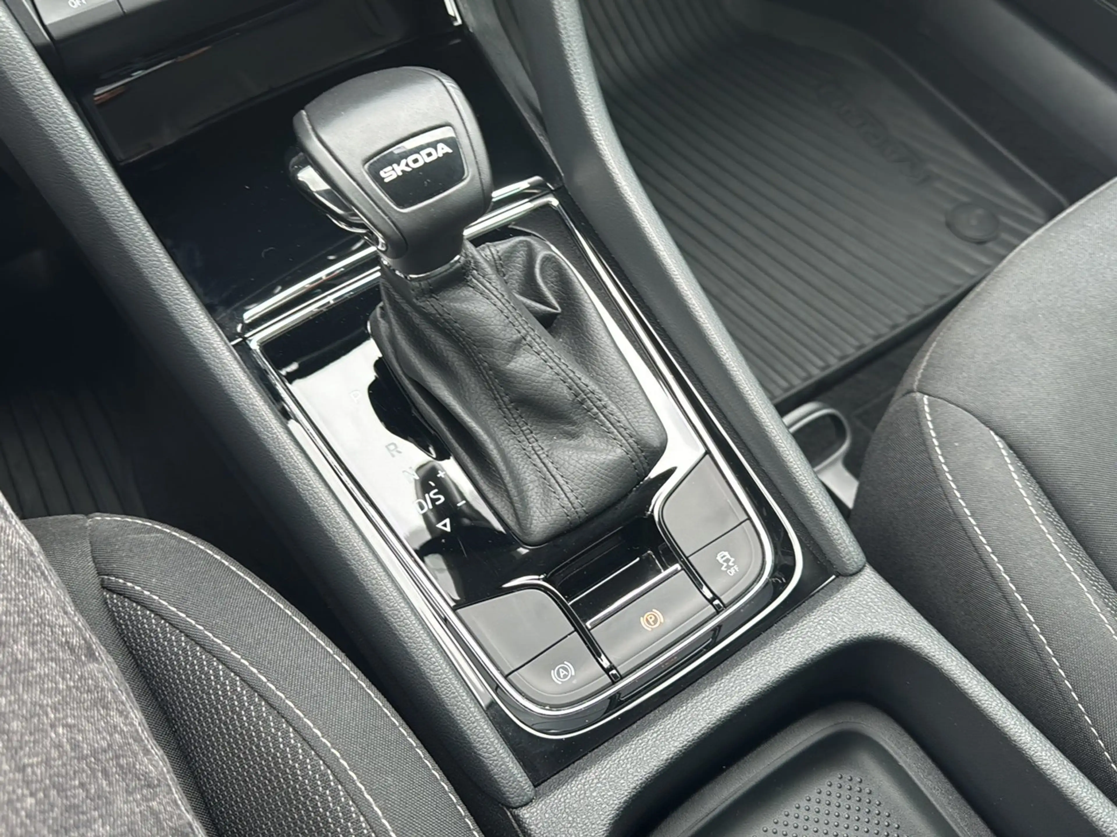 Skoda Karoq Selection TSI DSG ACT — photo 12