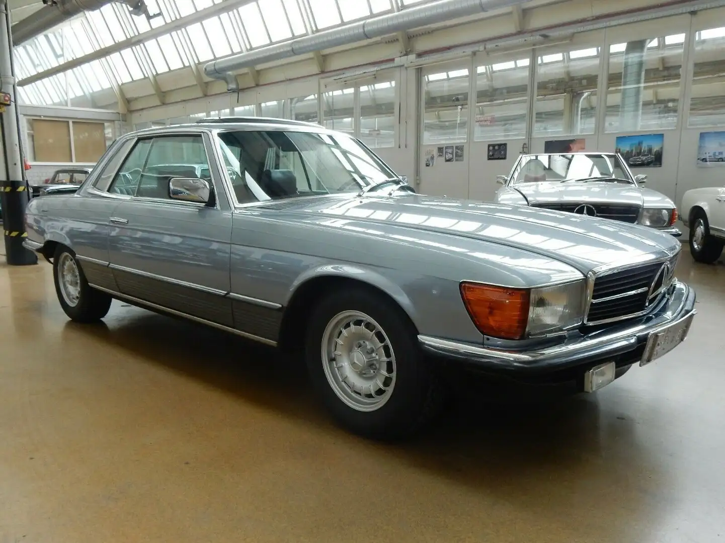 Mercedes-Benz 500 SLC *Schweizausführung* Argintiu - 2