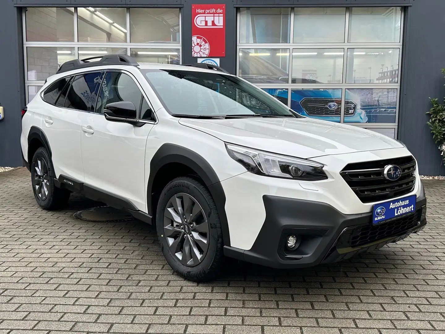 Subaru OUTBACK 2.5i Lineartr. Active Black Special "Aktionspreis" Bílá - 1