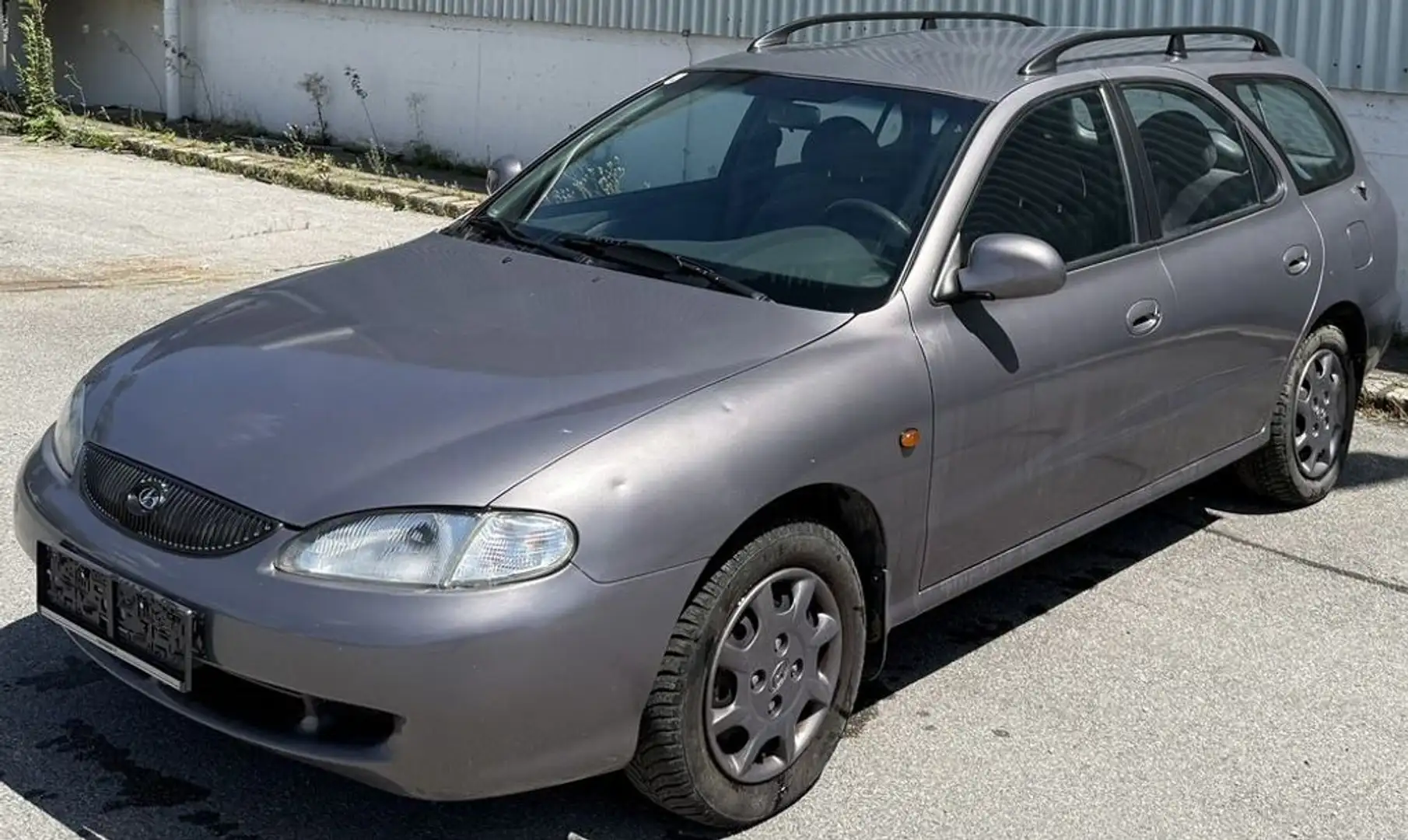 Hyundai Lantra Langes Wagon 2.Besitz Gris - 2