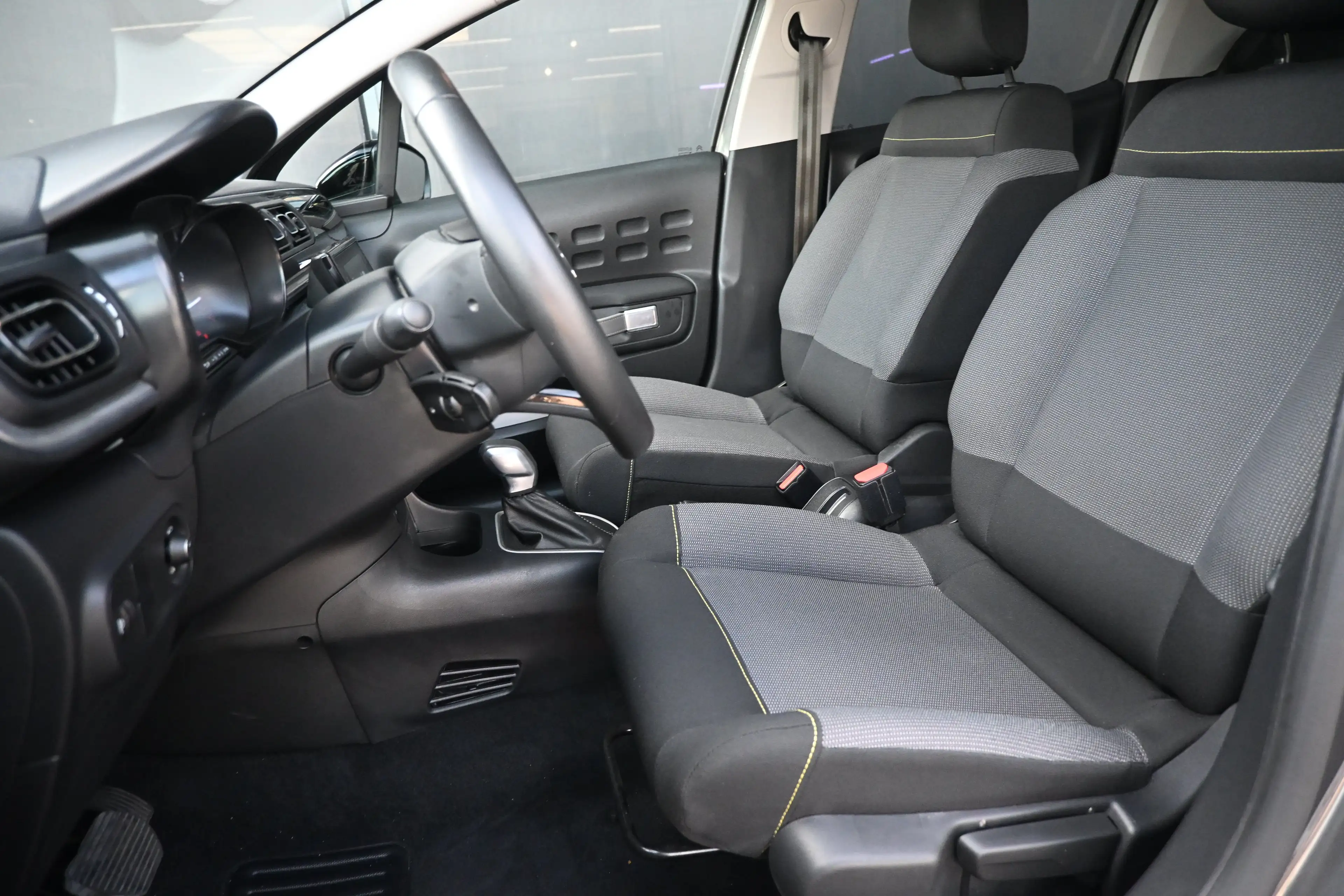 Citroen C3 1.2 PureTech Business | Cruise control | Navi by a — photo 7