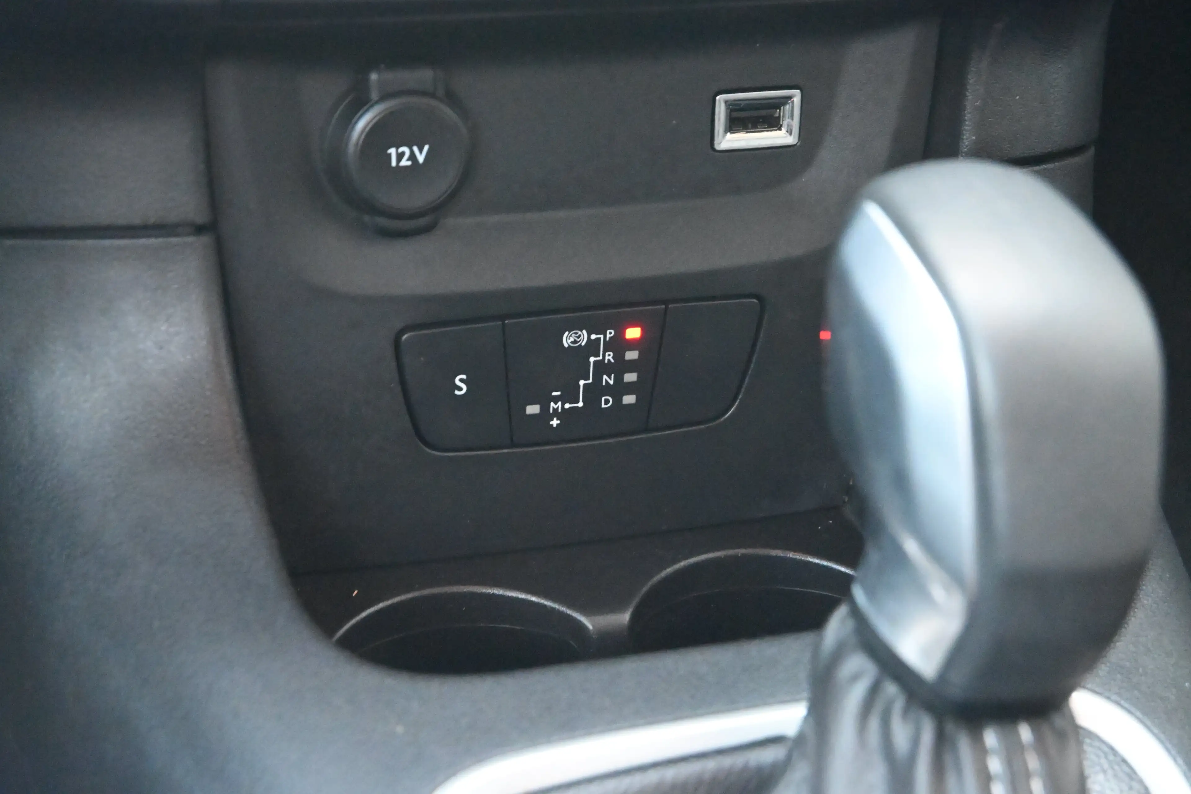Citroen C3 1.2 PureTech Business | Cruise control | Navi by a — photo 17