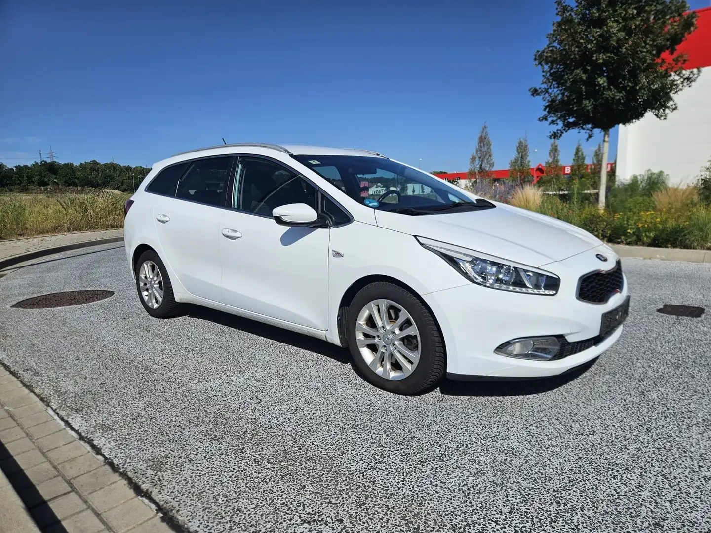 Kia Ceed SW / cee'd SW FIFA World Cup Edition Weiß - 1