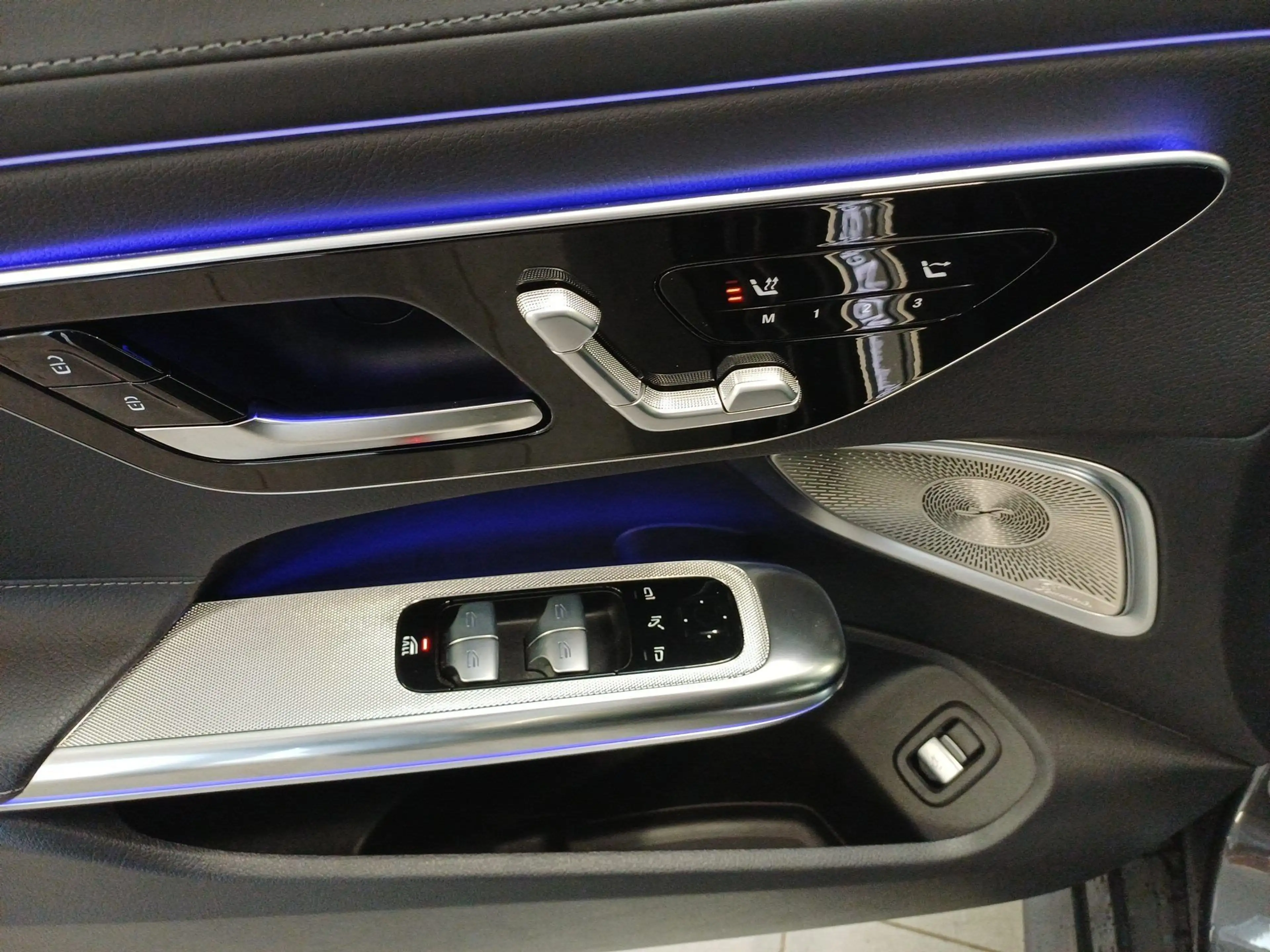 Mercedes-Benz CLE 200 CABRIO AMG LINE 20 ZOLL LM BURMESTER 3D — photo 14