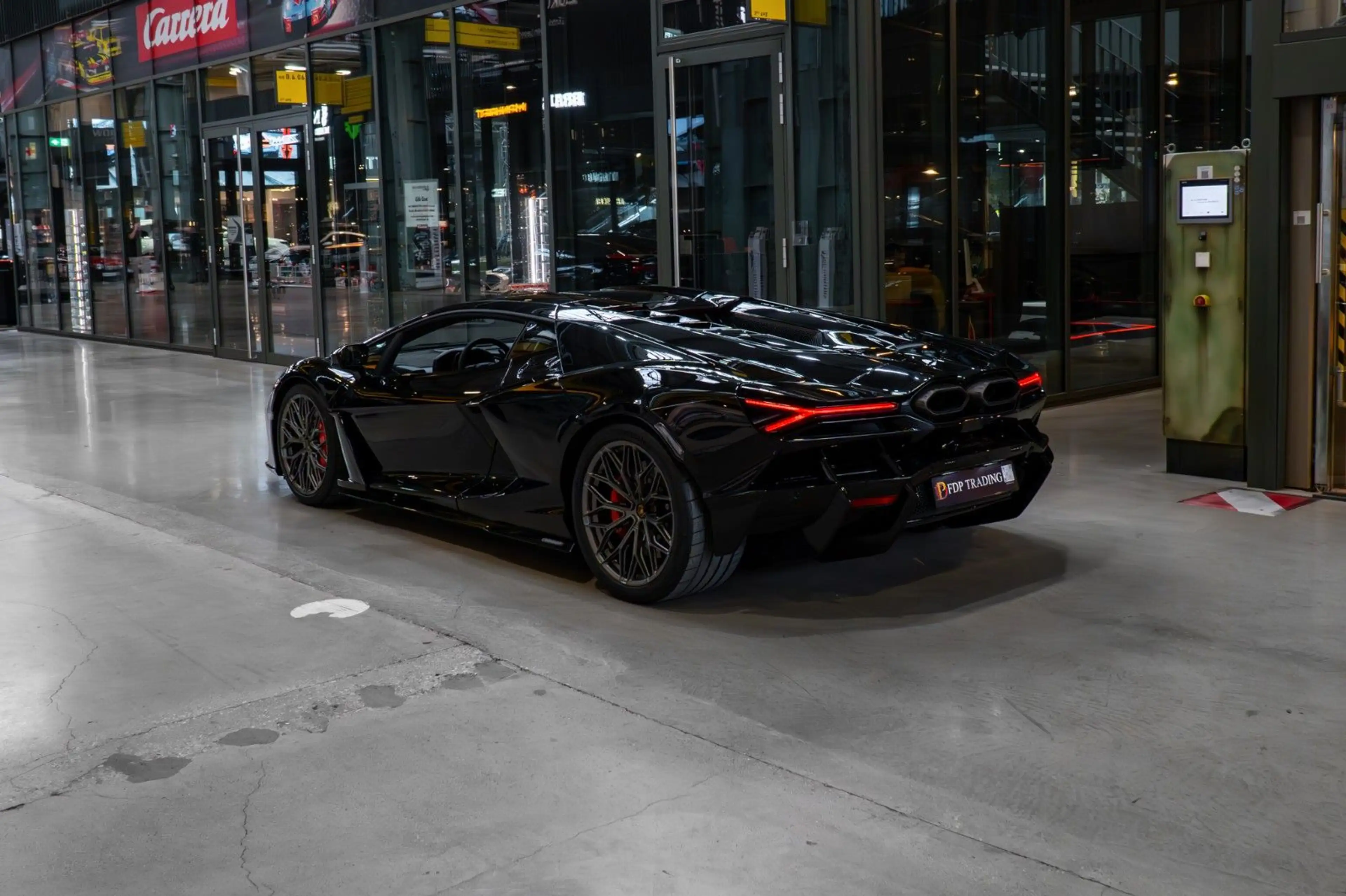 Lamborghini Revuelto Black Edition - Lift - Cam — photo 2