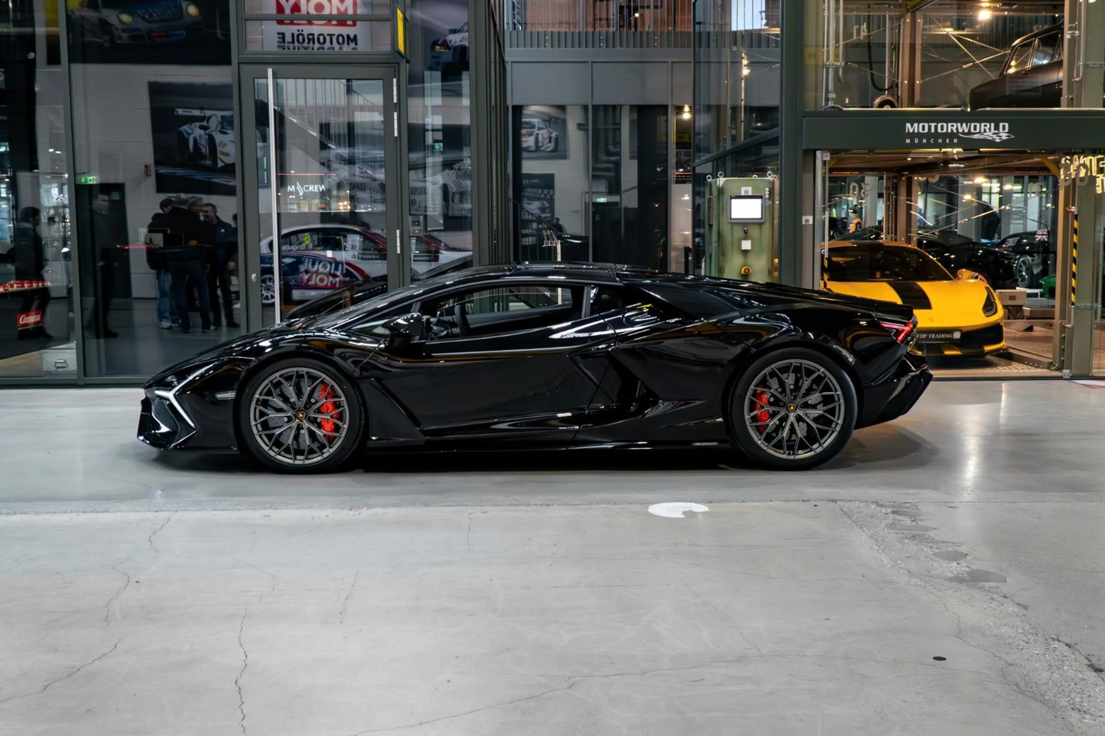 Lamborghini Revuelto Black Edition - Lift - Cam — photo 6