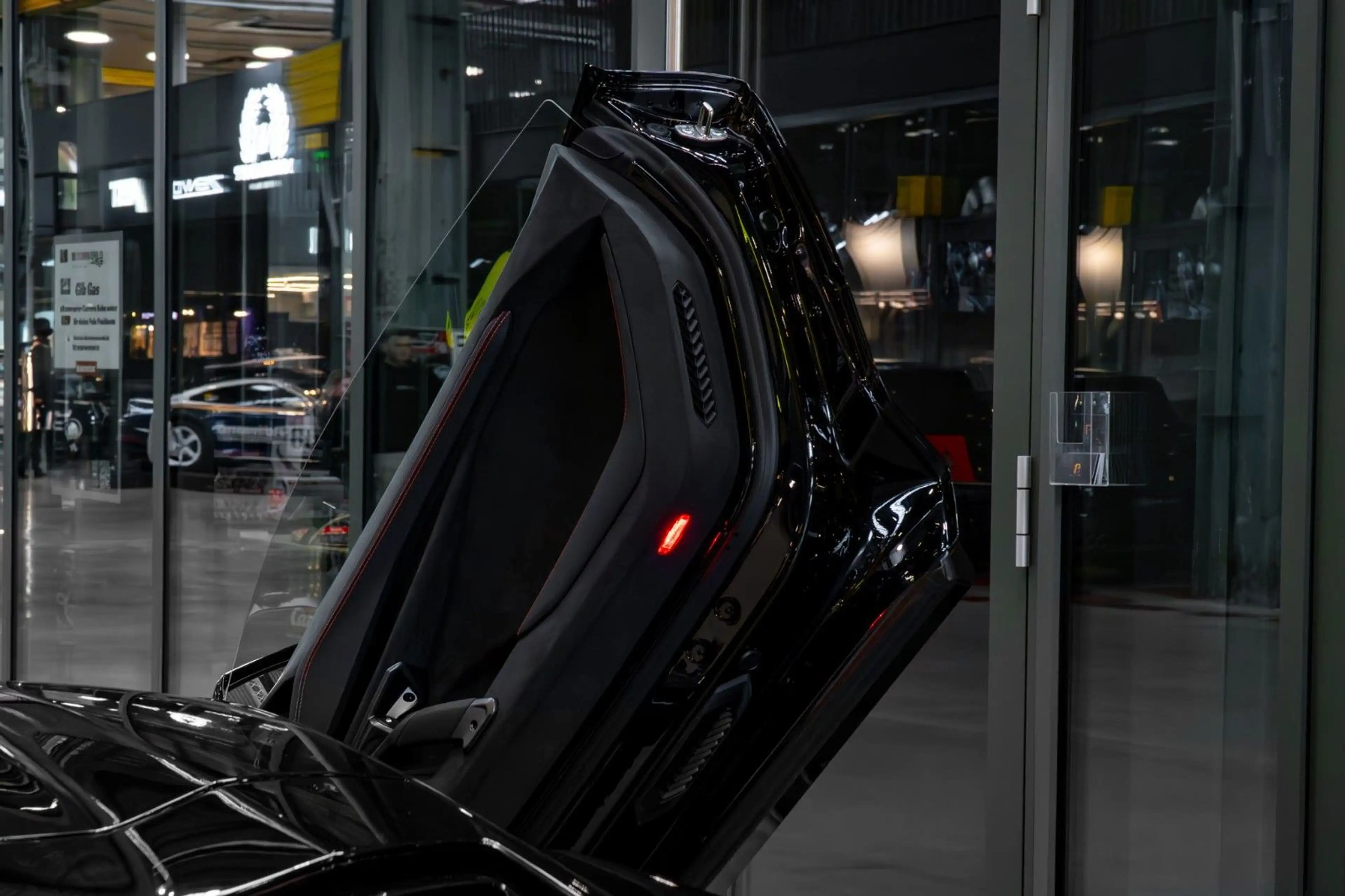 Lamborghini Revuelto Black Edition - Lift - Cam — photo 15
