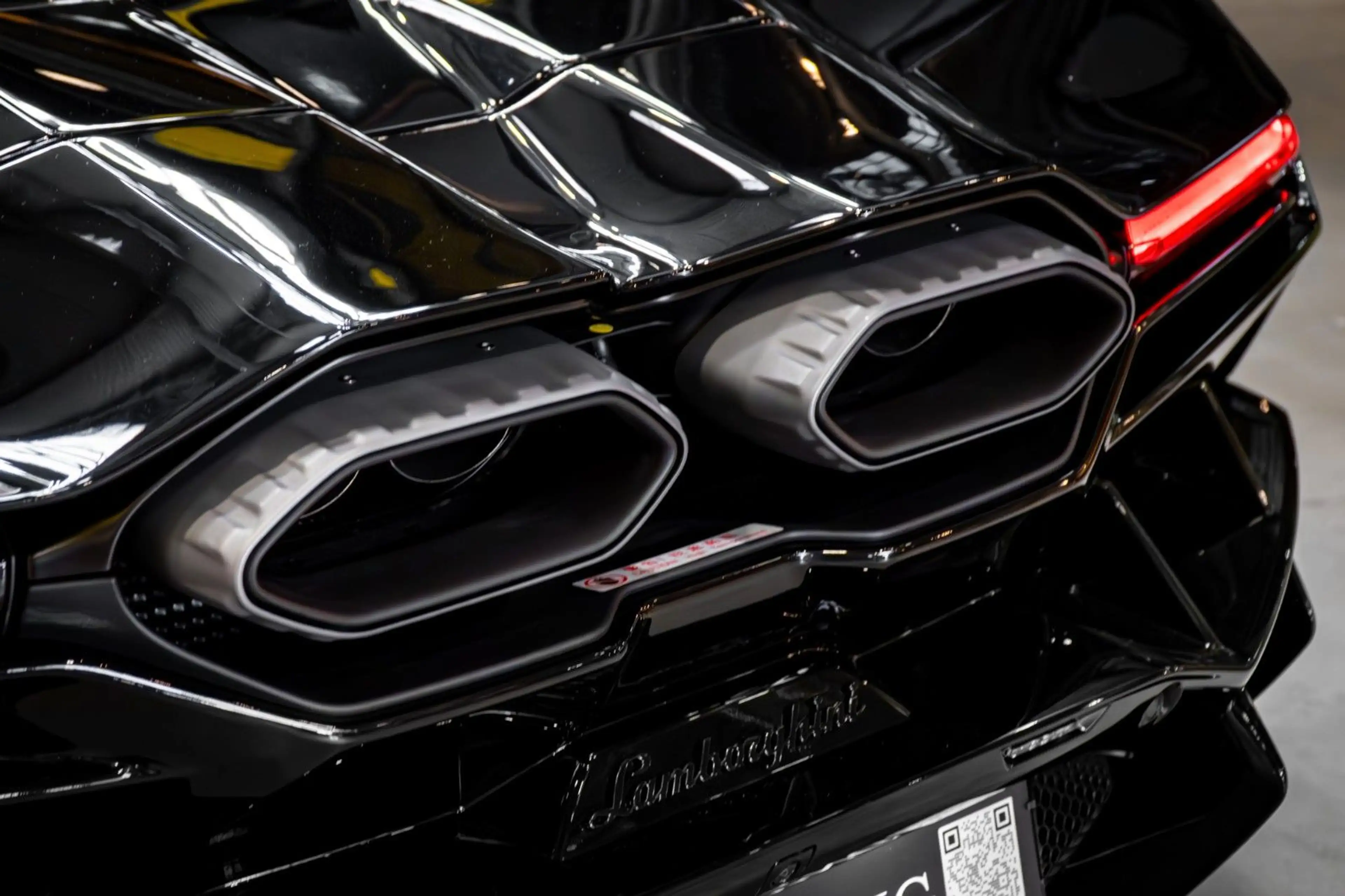 Lamborghini Revuelto Black Edition - Lift - Cam — photo 14