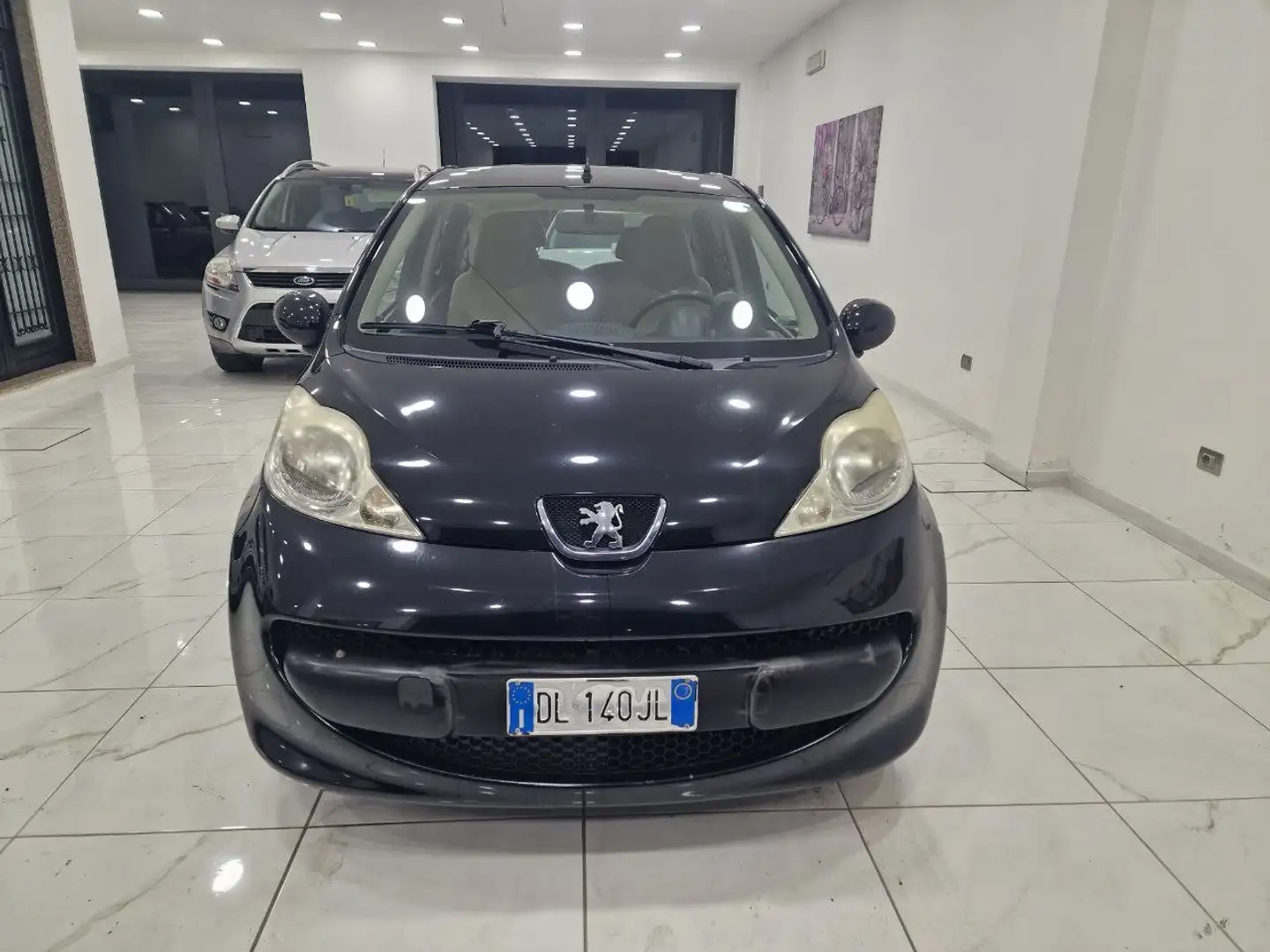 Peugeot 107 5p 1.0 12v Sweet Years Cambio Automatico Schwarz - 2