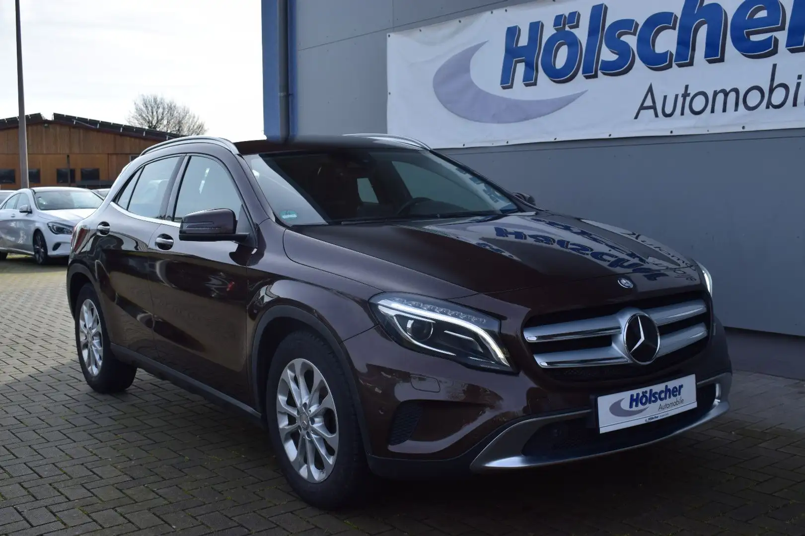 Mercedes-Benz GLA 200 !AUTOM!Navi,Leder,Xenon,Parks,V&H,Sitzh,, Brown - 1